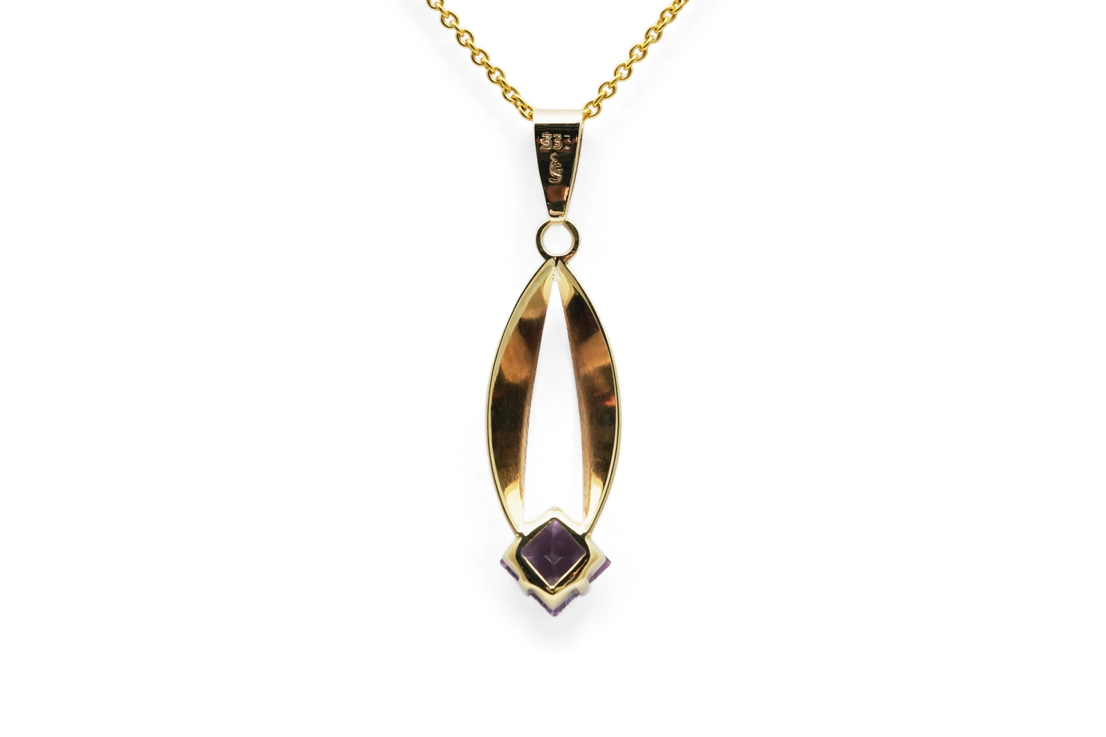 Pendentif Années 70 en or jaune 8 carats serti d'une améthyste