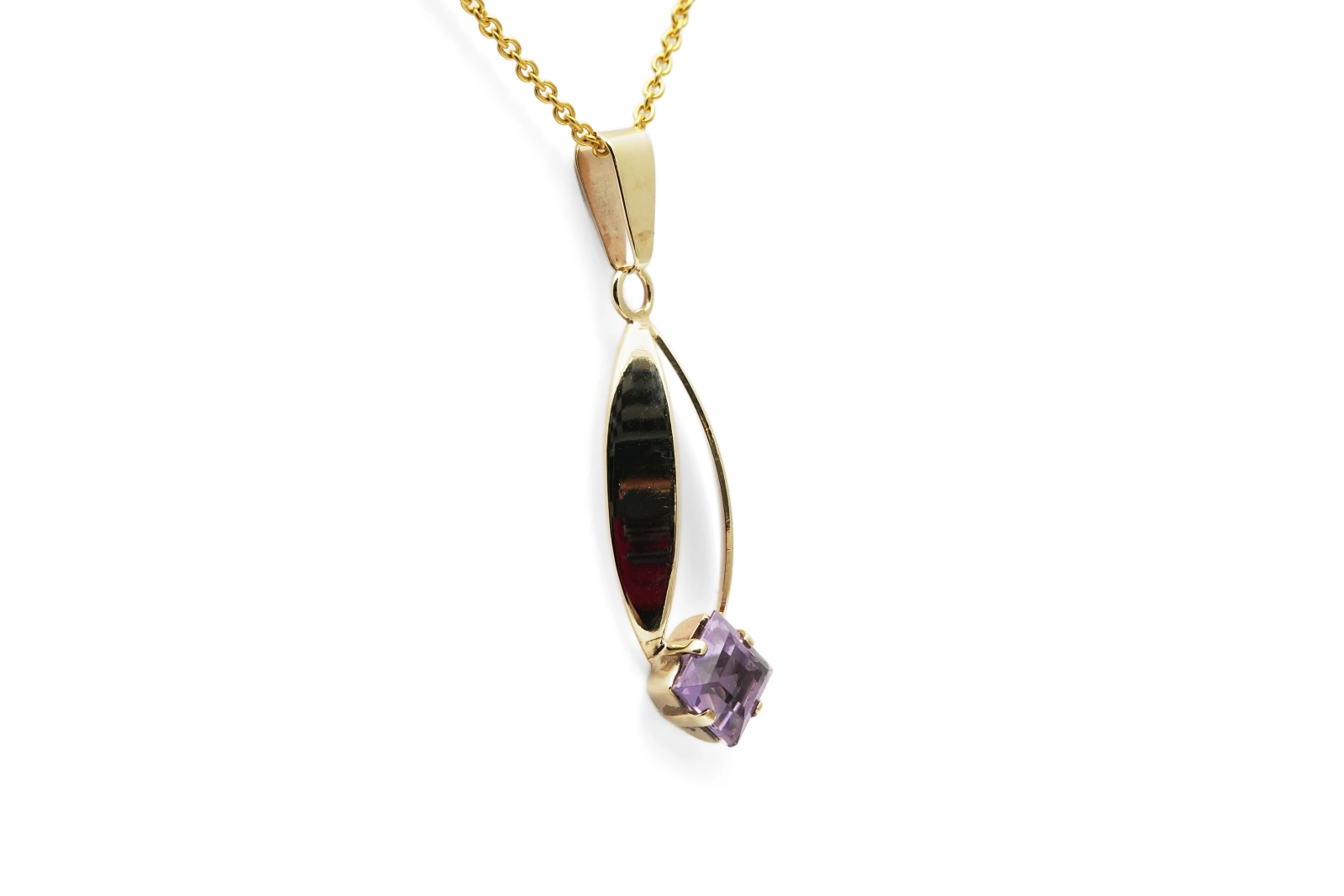 Pendentif Années 70 en or jaune 8 carats serti d'une améthyste