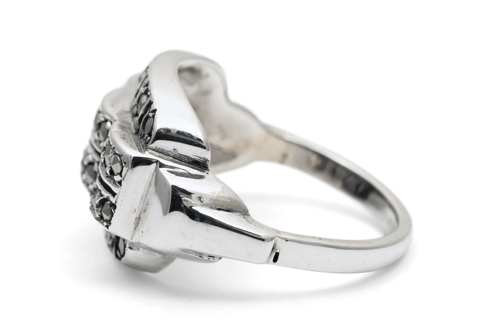 Bague Art Déco en argent sertie de marcassites