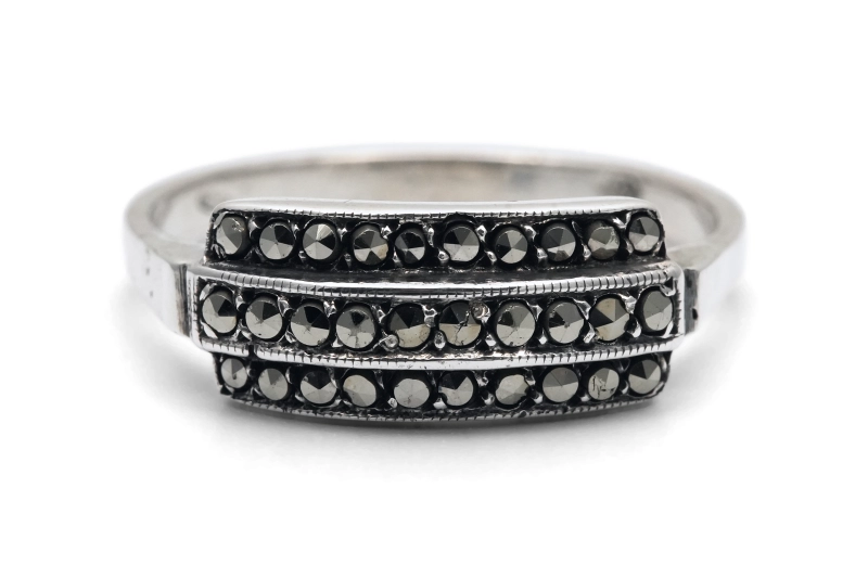 Bague Art Déco en argent sertie de marcassites