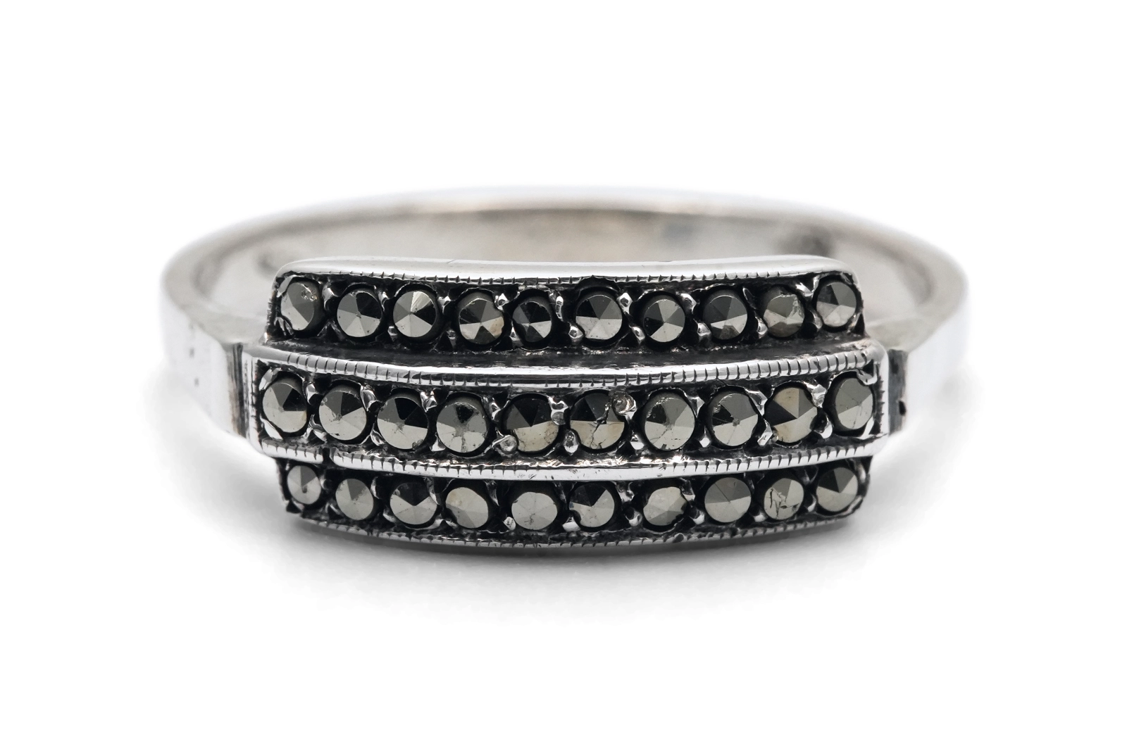 Bague Art Déco en argent sertie de marcassites