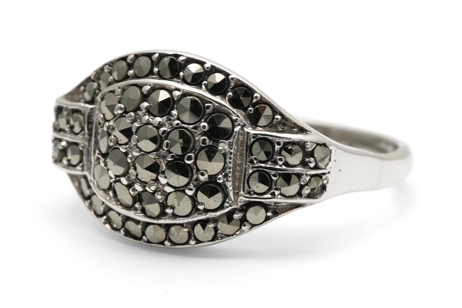 Bague Art Déco en argent 935 sertie de marcassites