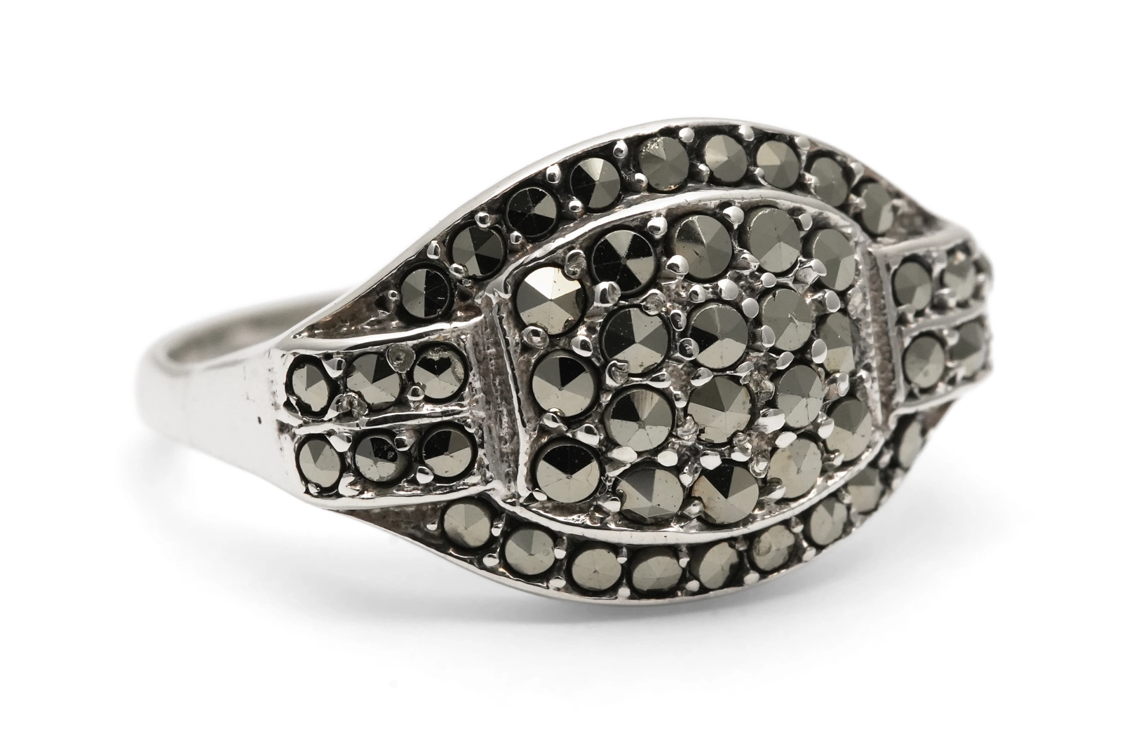 Bague Art Déco en argent 935 sertie de marcassites