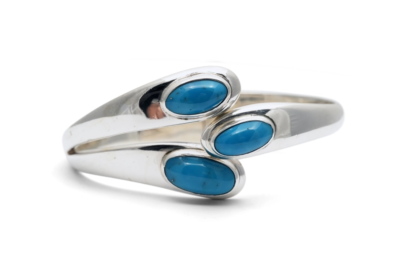 Bracelet contemporain en argent 925 serti de turquoises