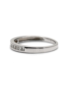 Alliance américaine contemporaine en or blanc 18 carats sertie de diamants taille "princesse" (+- 0.27 ct)