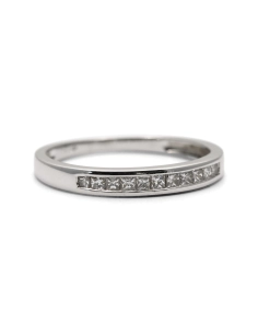 Alliance américaine contemporaine en or blanc 18 carats sertie de diamants taille "princesse" (+- 0.27 ct)