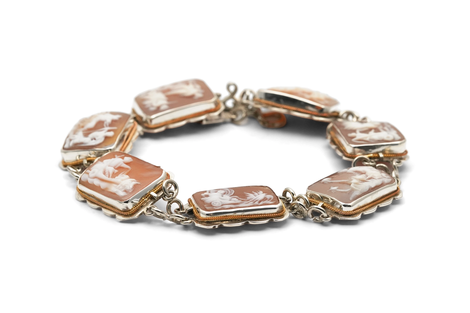 Bracelet Années 70 en argent 800 serti de camées