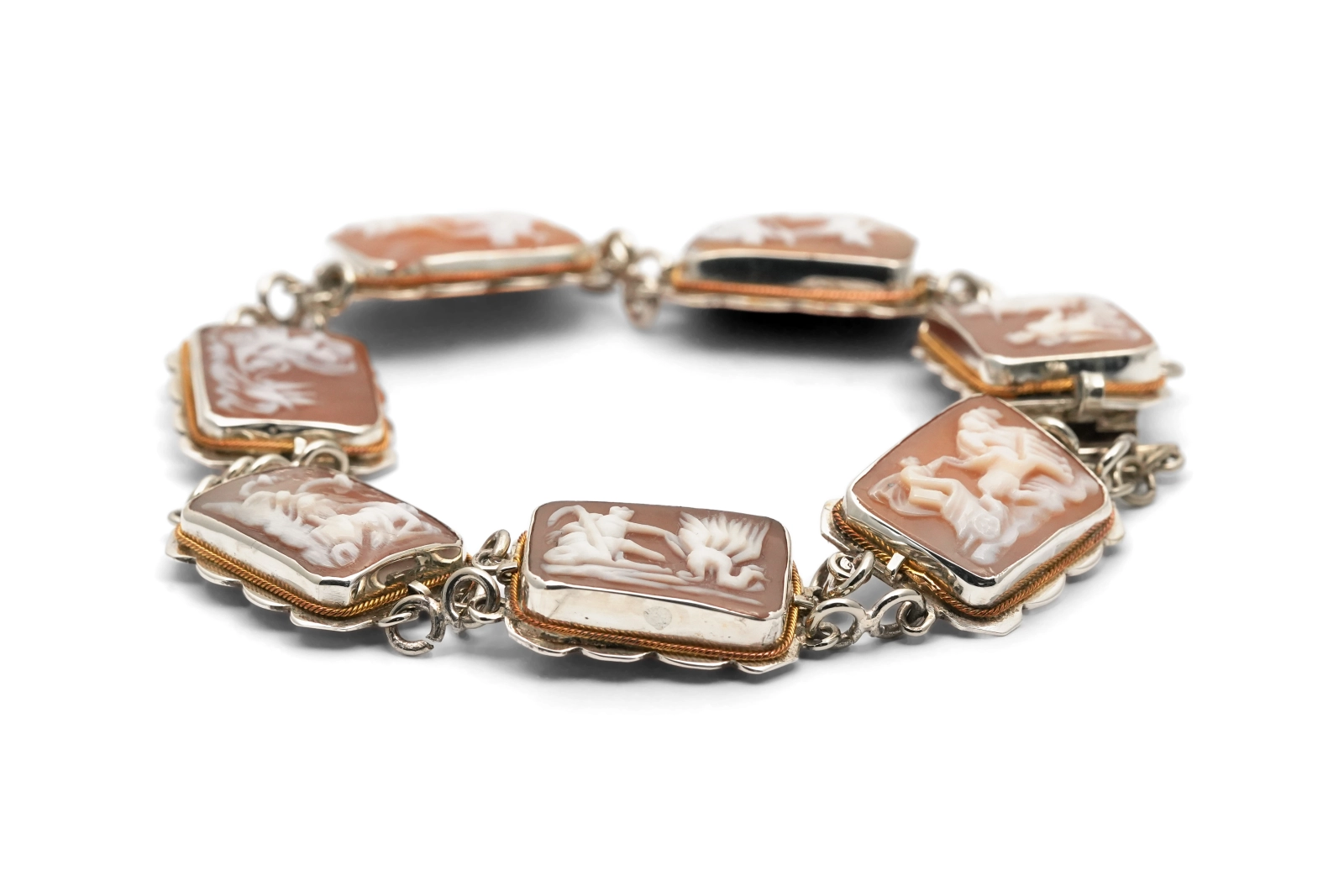 Bracelet Années 70 en argent 800 serti de camées