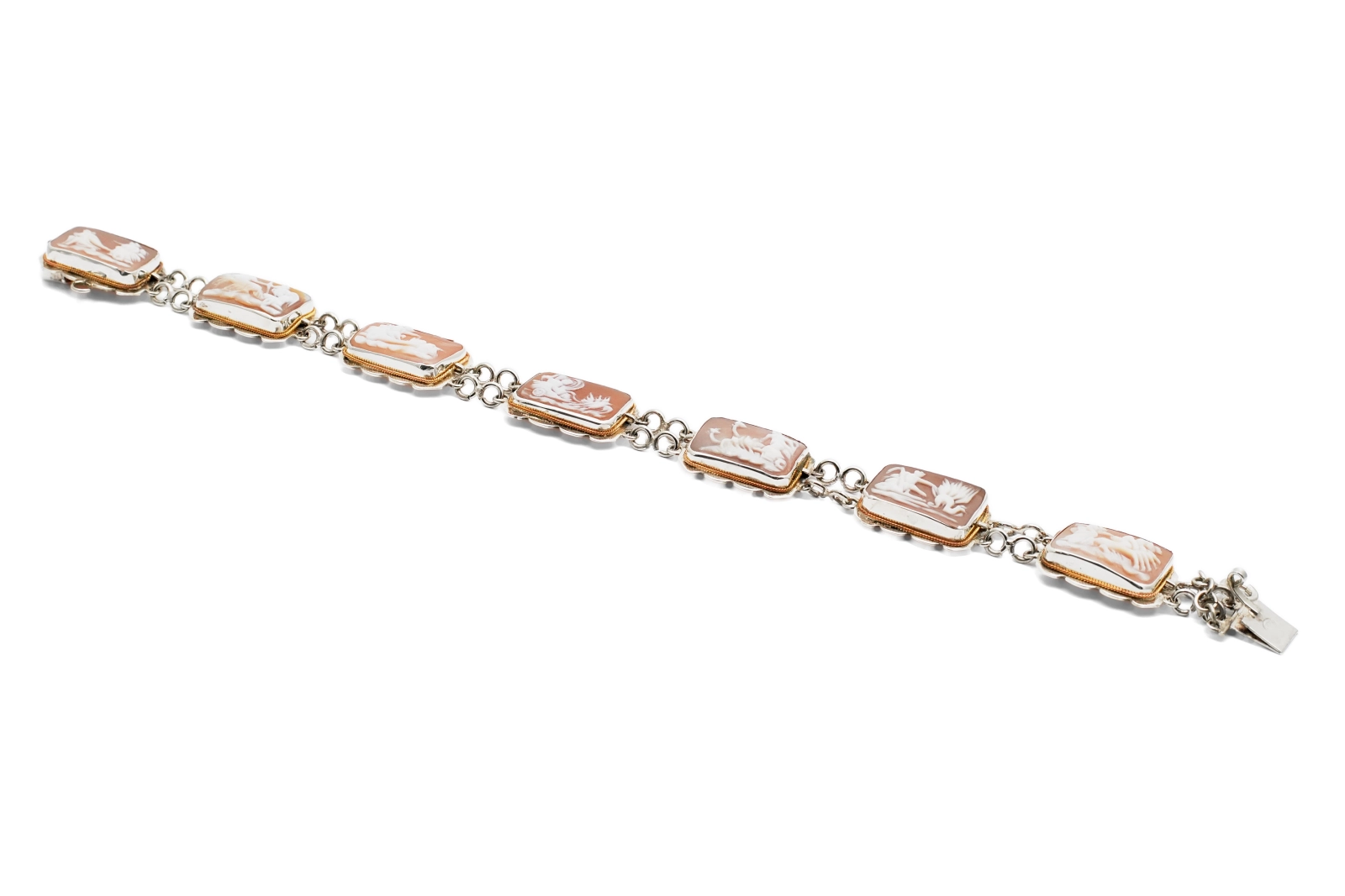 Bracelet Années 70 en argent 800 serti de camées