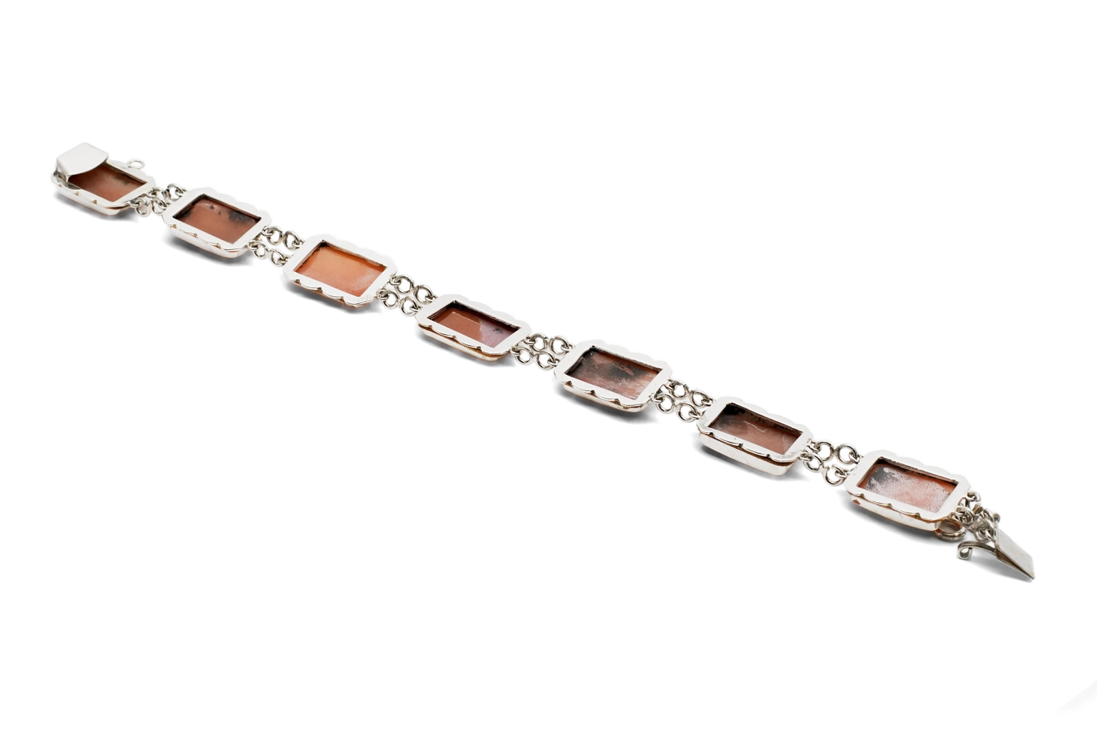 Bracelet Années 70 en argent 800 serti de camées