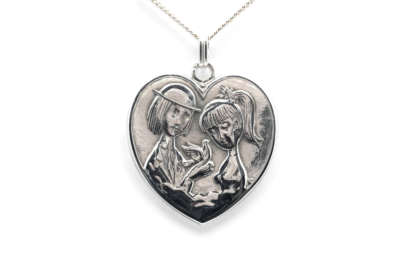 Pendentif Années 50 "Les amoureux de Peynet" en argent
