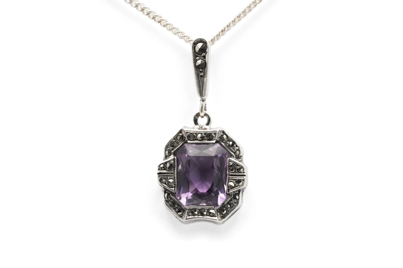Pendentif Art Déco en argent serti d'une améthyste et de marcassites