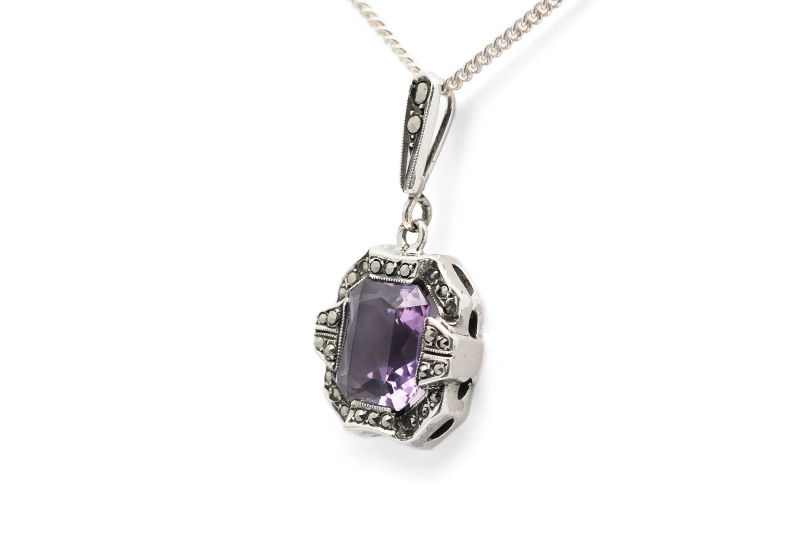 Pendentif Art Déco en argent serti d'une améthyste et de marcassites