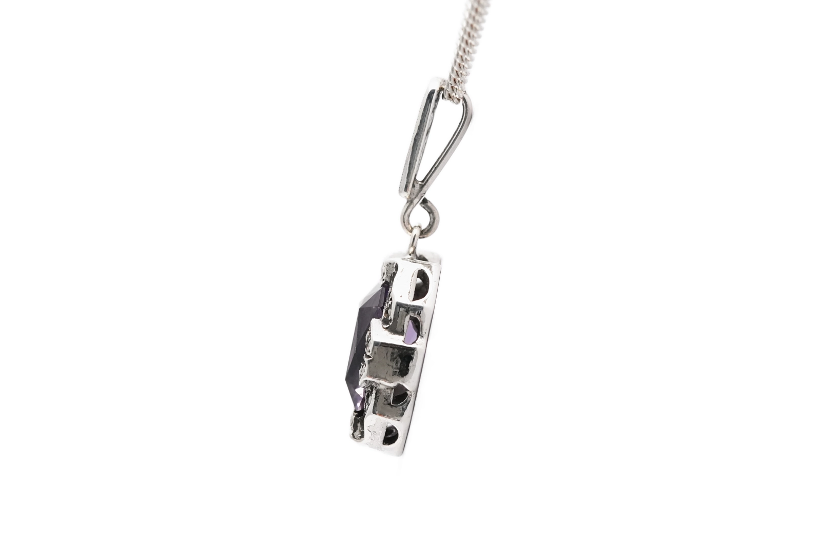 Pendentif Art Déco en argent serti d'une améthyste et de marcassites
