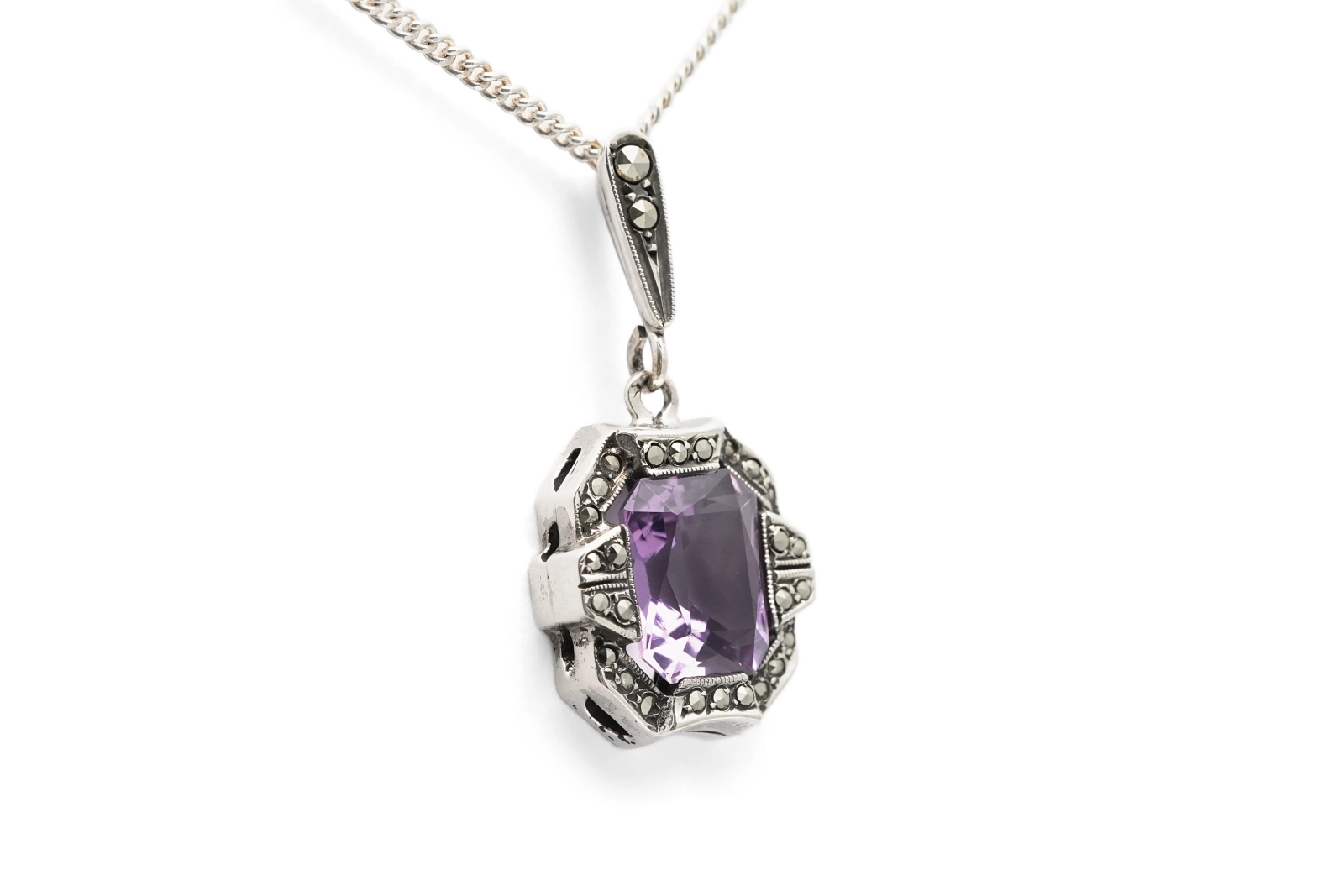 Pendentif Art Déco en argent serti d'une améthyste et de marcassites