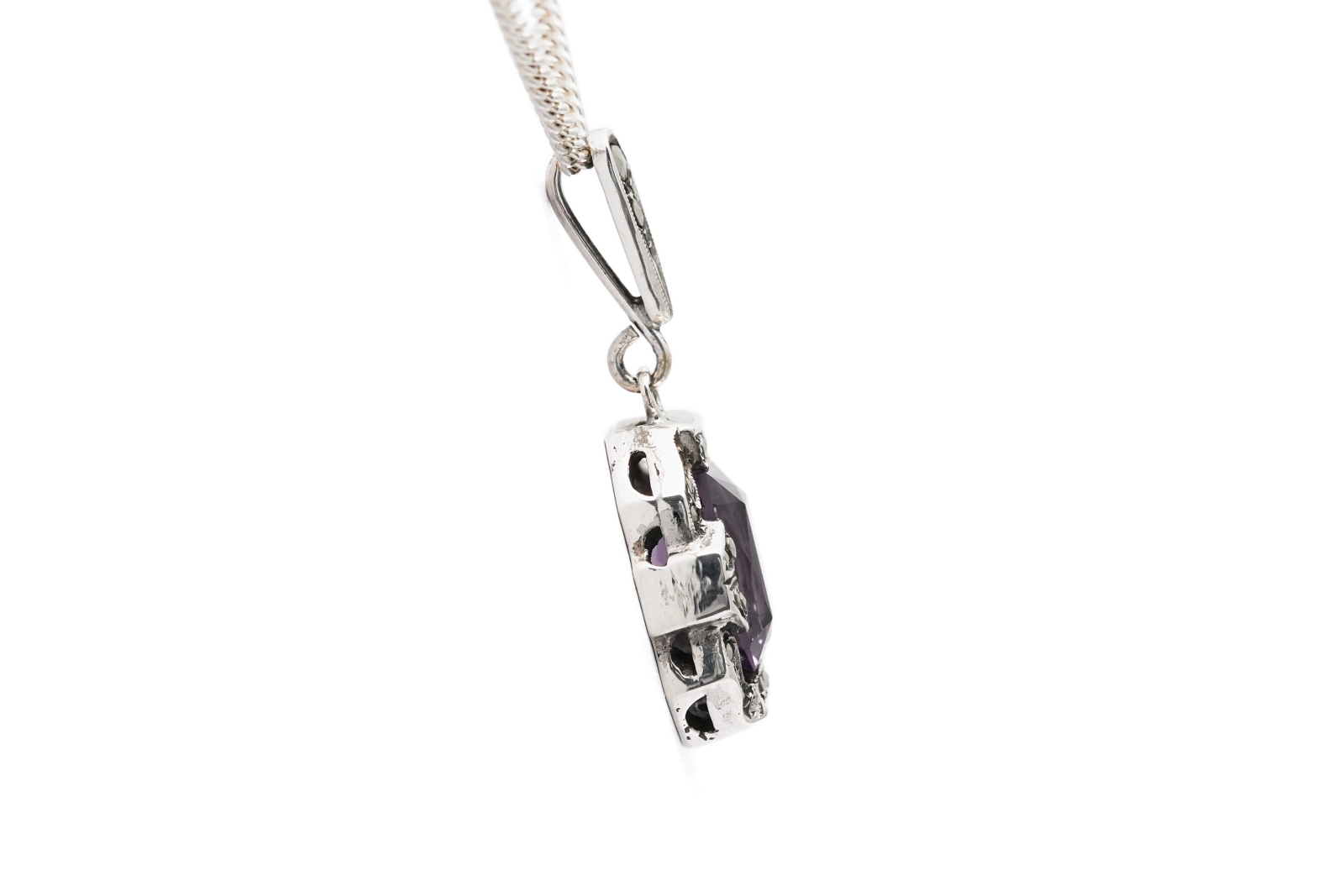 Pendentif Art Déco en argent serti d'une améthyste et de marcassites