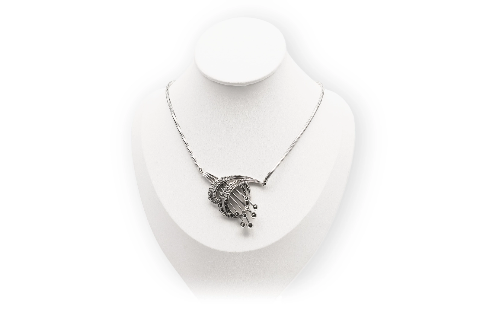 Collier Années 50 en argent 835 serti de marcassites