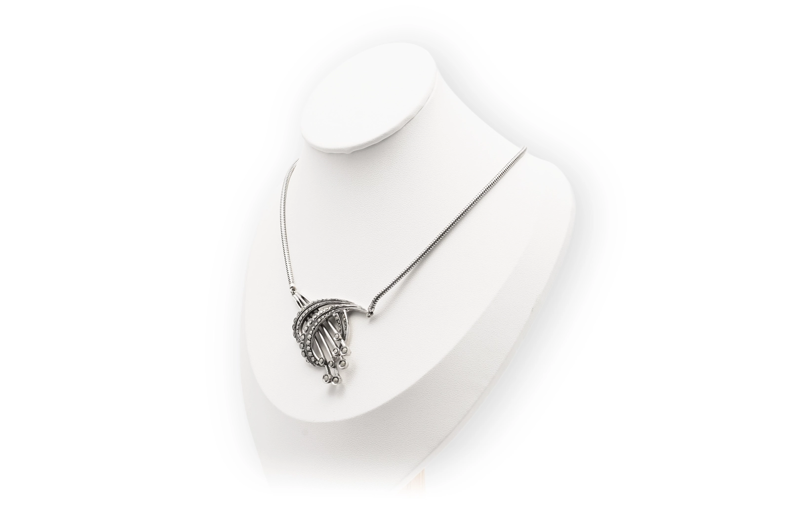 Collier Années 50 en argent 835 serti de marcassites