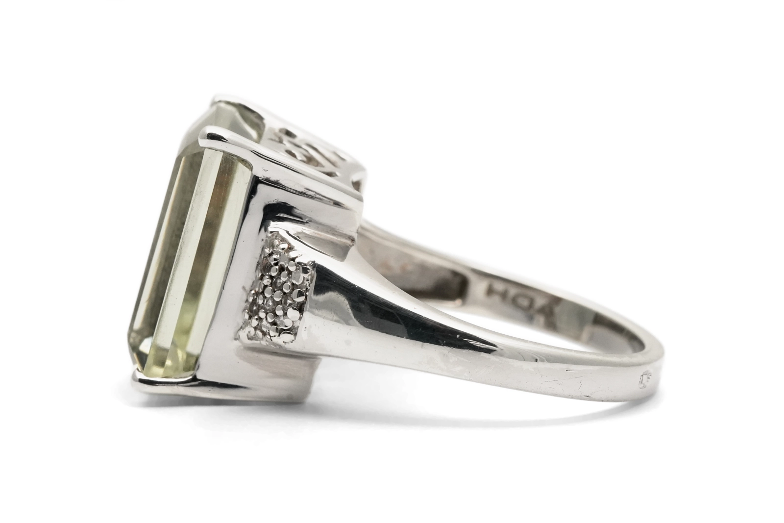Bague contemporaine en argent 925 sertie d'une citrine et de zirconiums