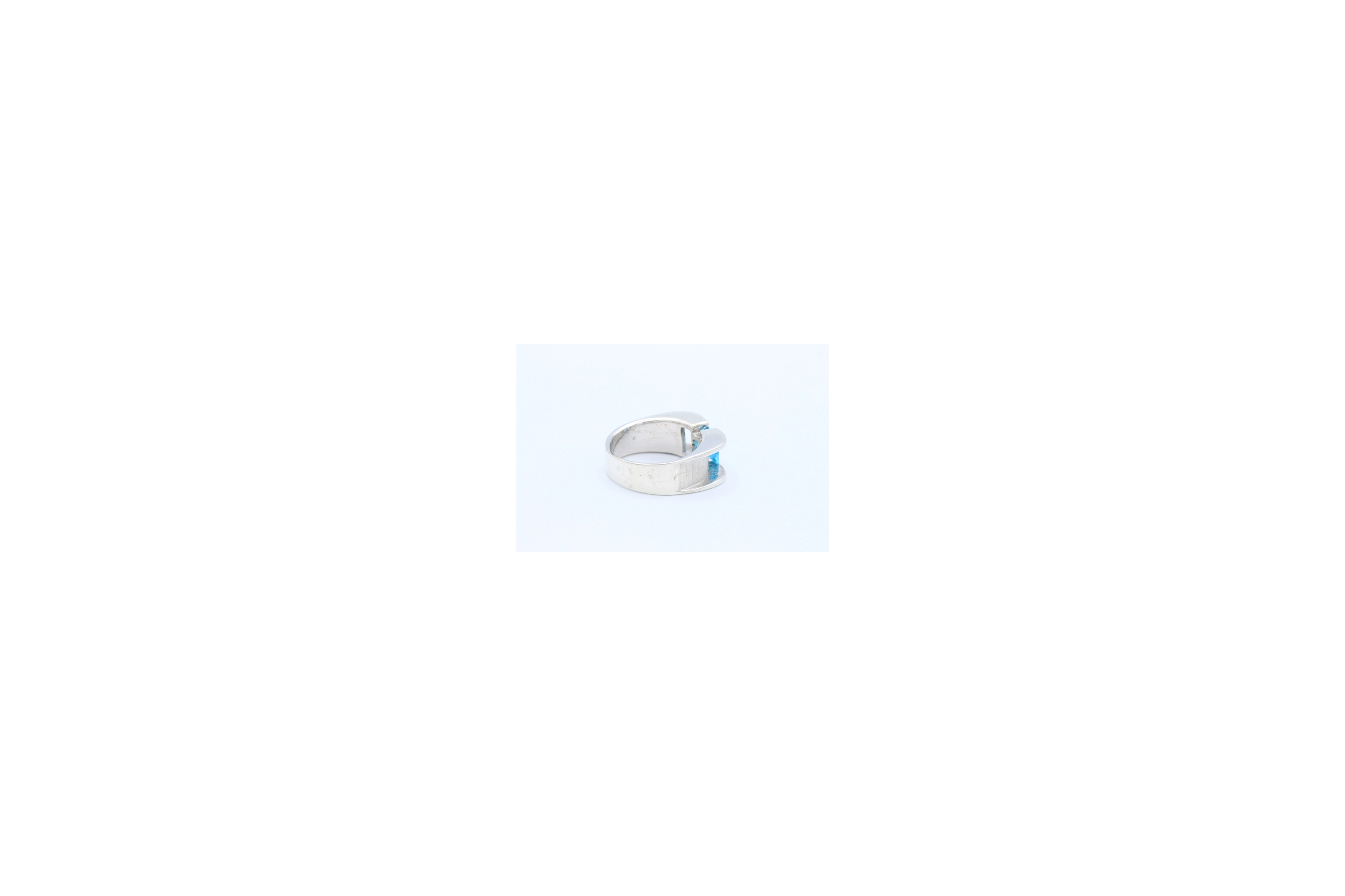 Bague contemporaine en argent 925, sertie d'une topaze-The Vintage Workshop