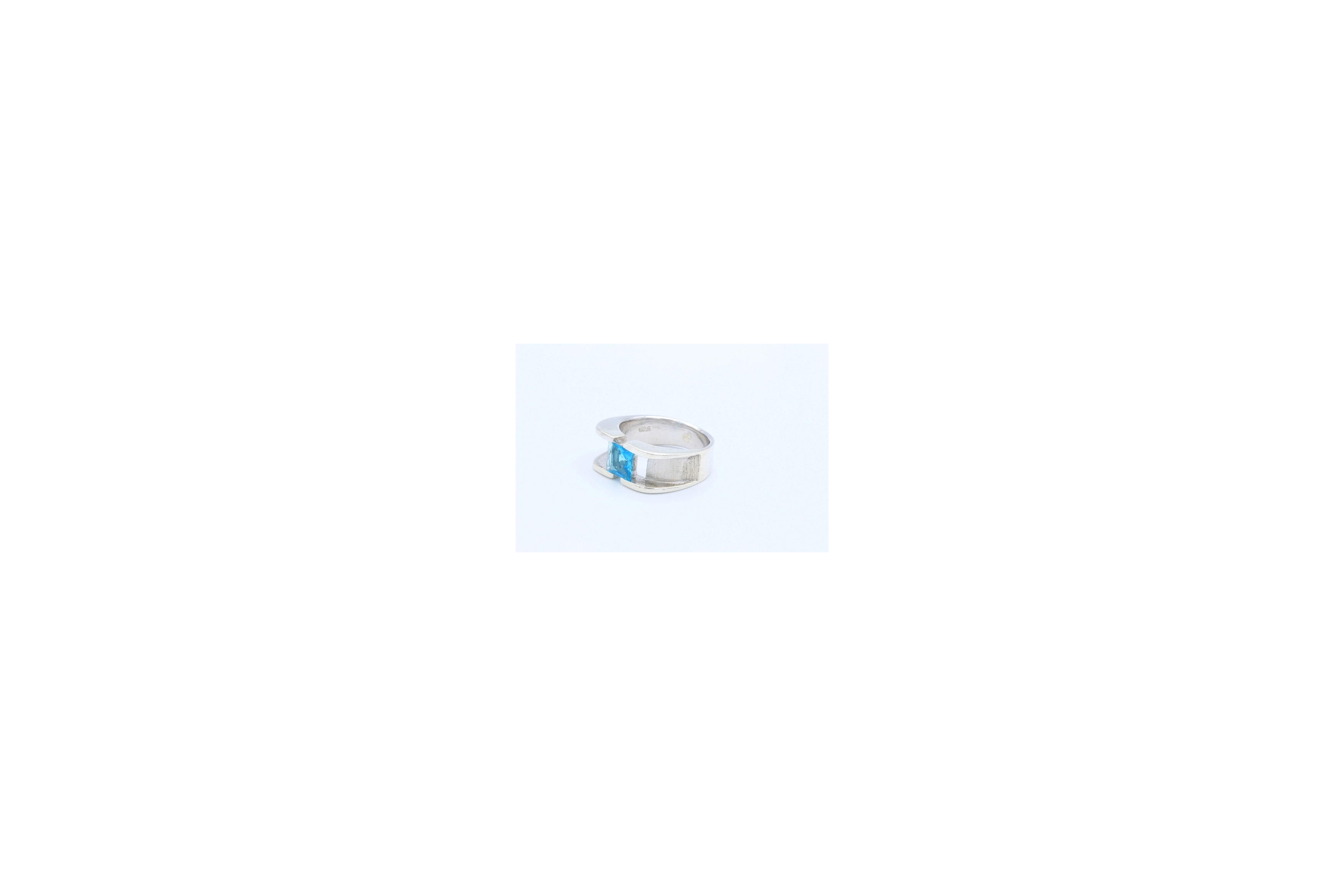Bague contemporaine en argent 925, sertie d'une topaze-The Vintage Workshop