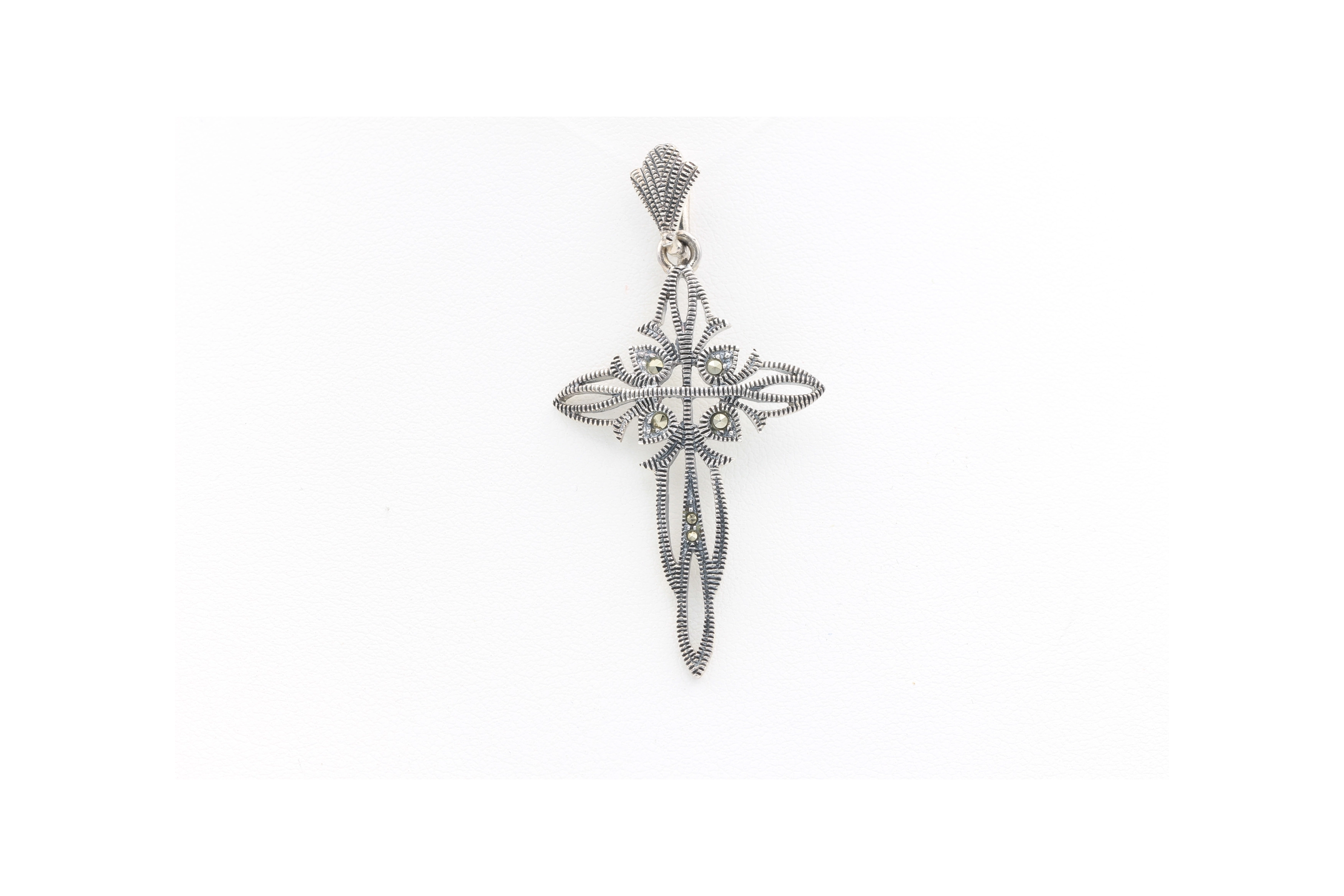 Pendentif contemporain en argent 925, serti de marcassites-The Vintage Workshop