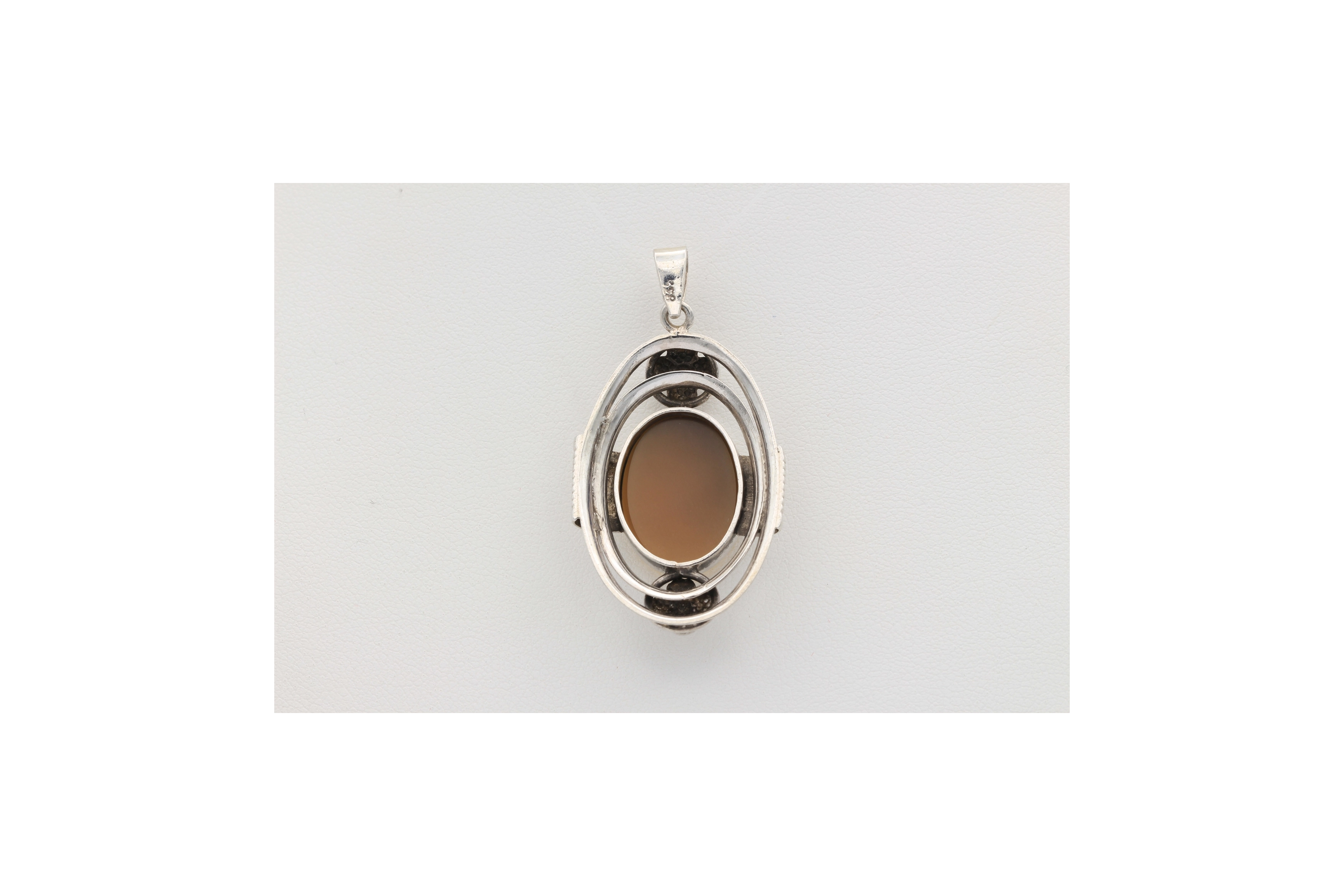 Pendentif années 70 en argent 835, serti d'une agate-The Vintage Workshop