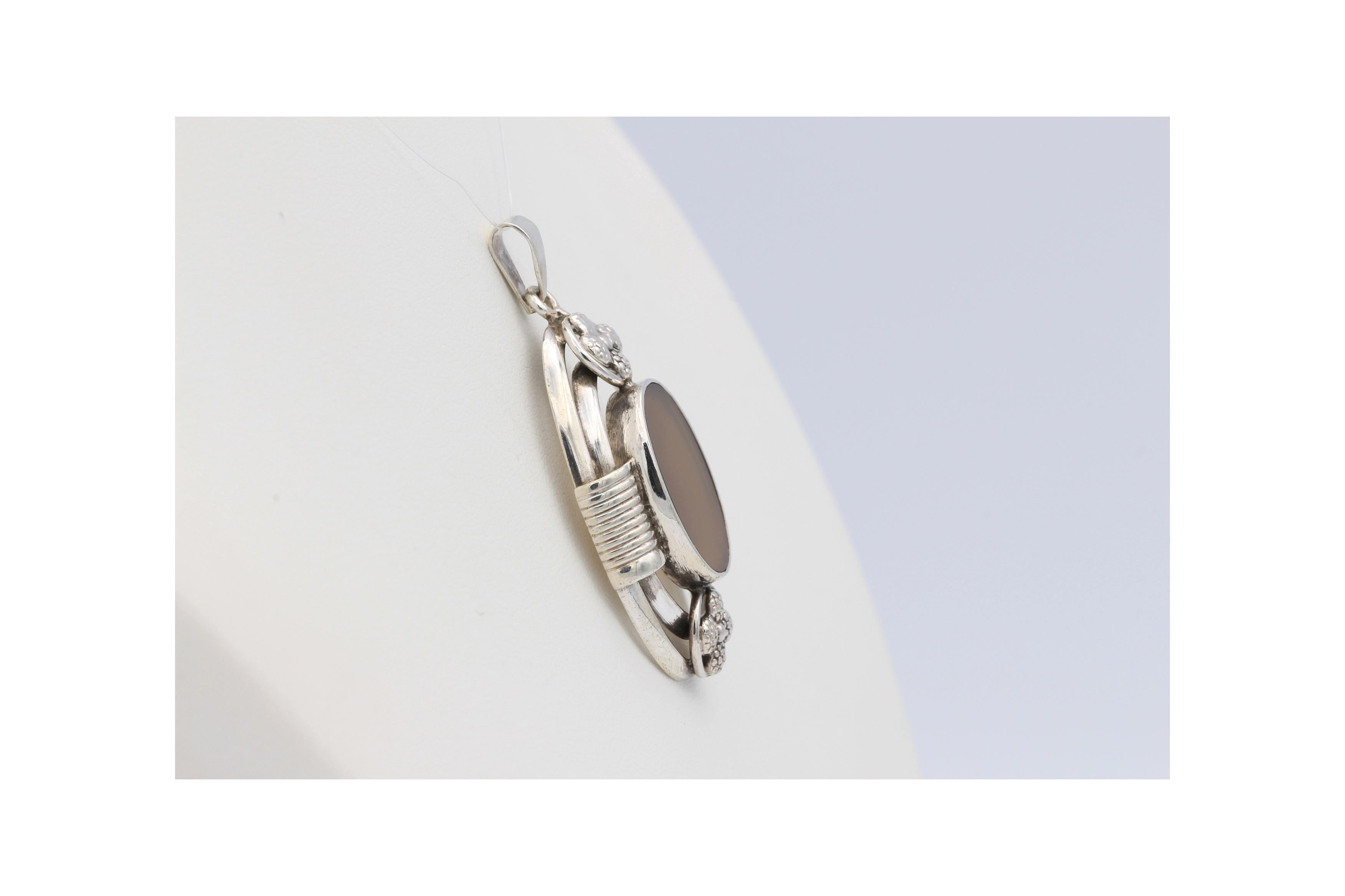 Pendentif années 70 en argent 835, serti d'une agate-The Vintage Workshop