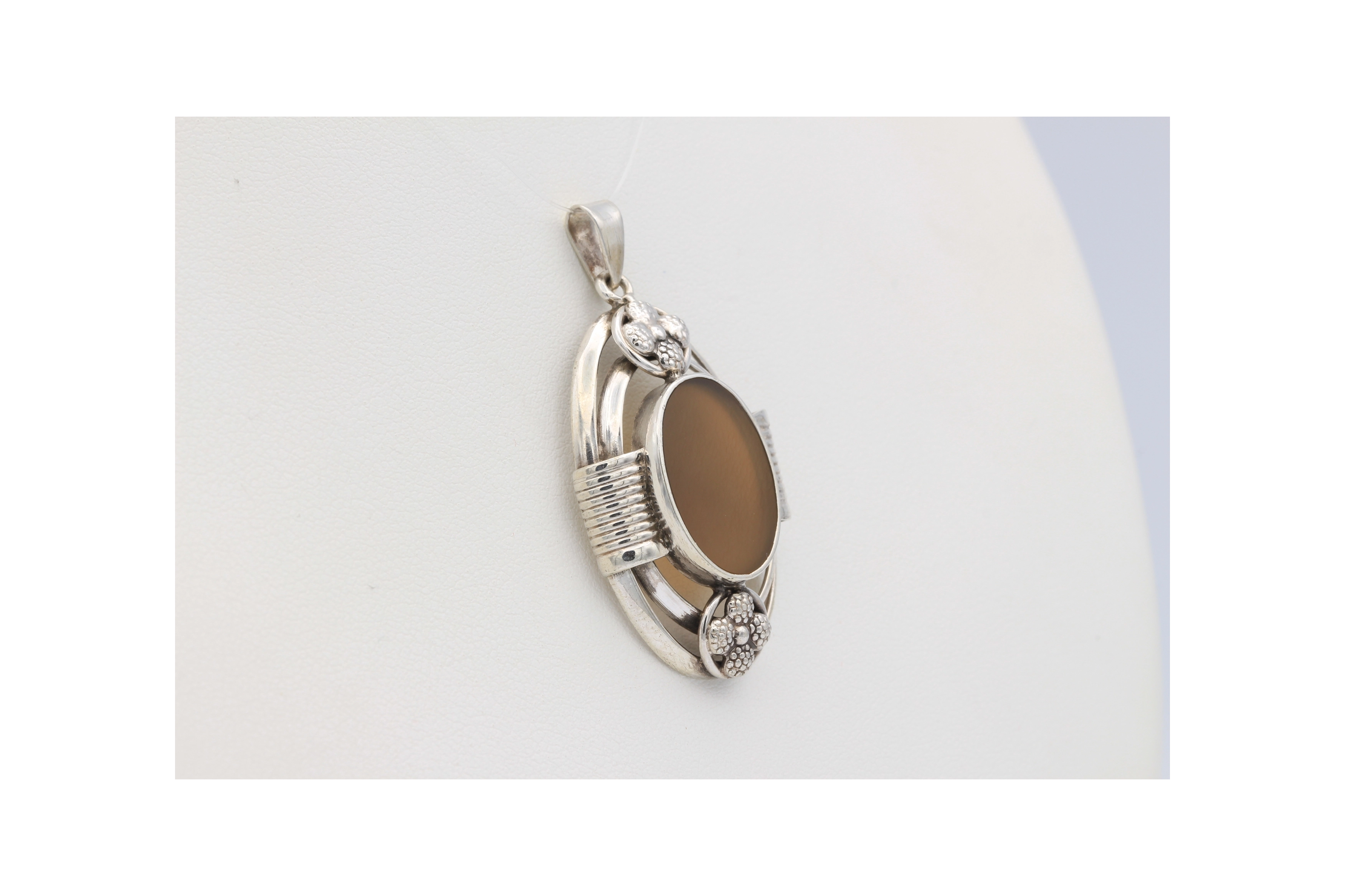 Pendentif années 70 en argent 835, serti d'une agate-The Vintage Workshop