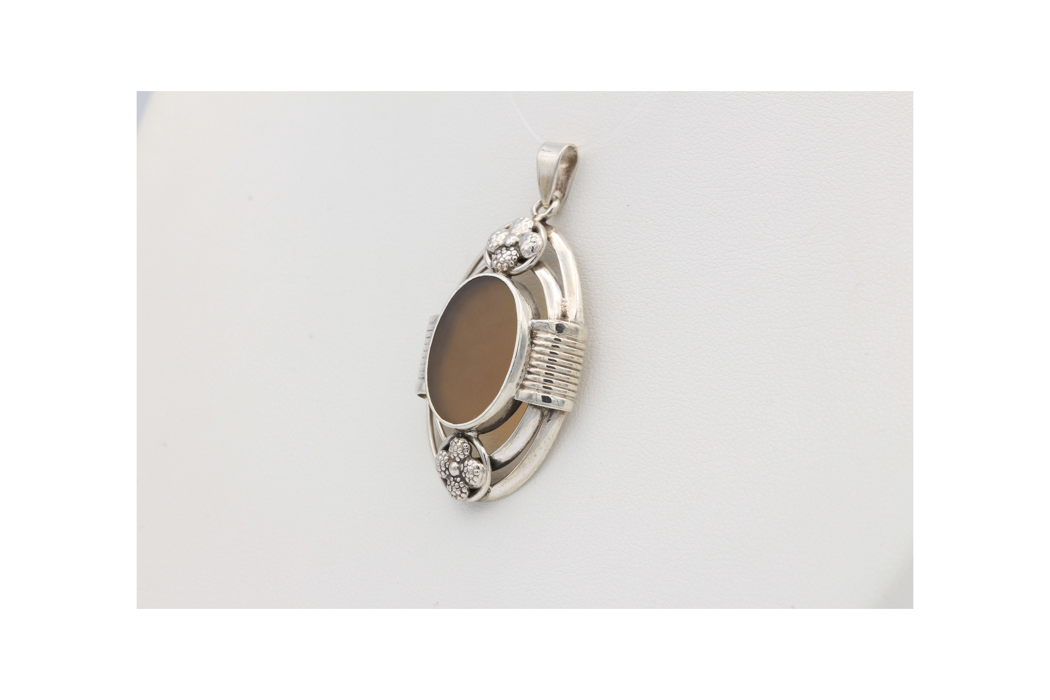 Pendentif années 70 en argent 835, serti d'une agate-The Vintage Workshop