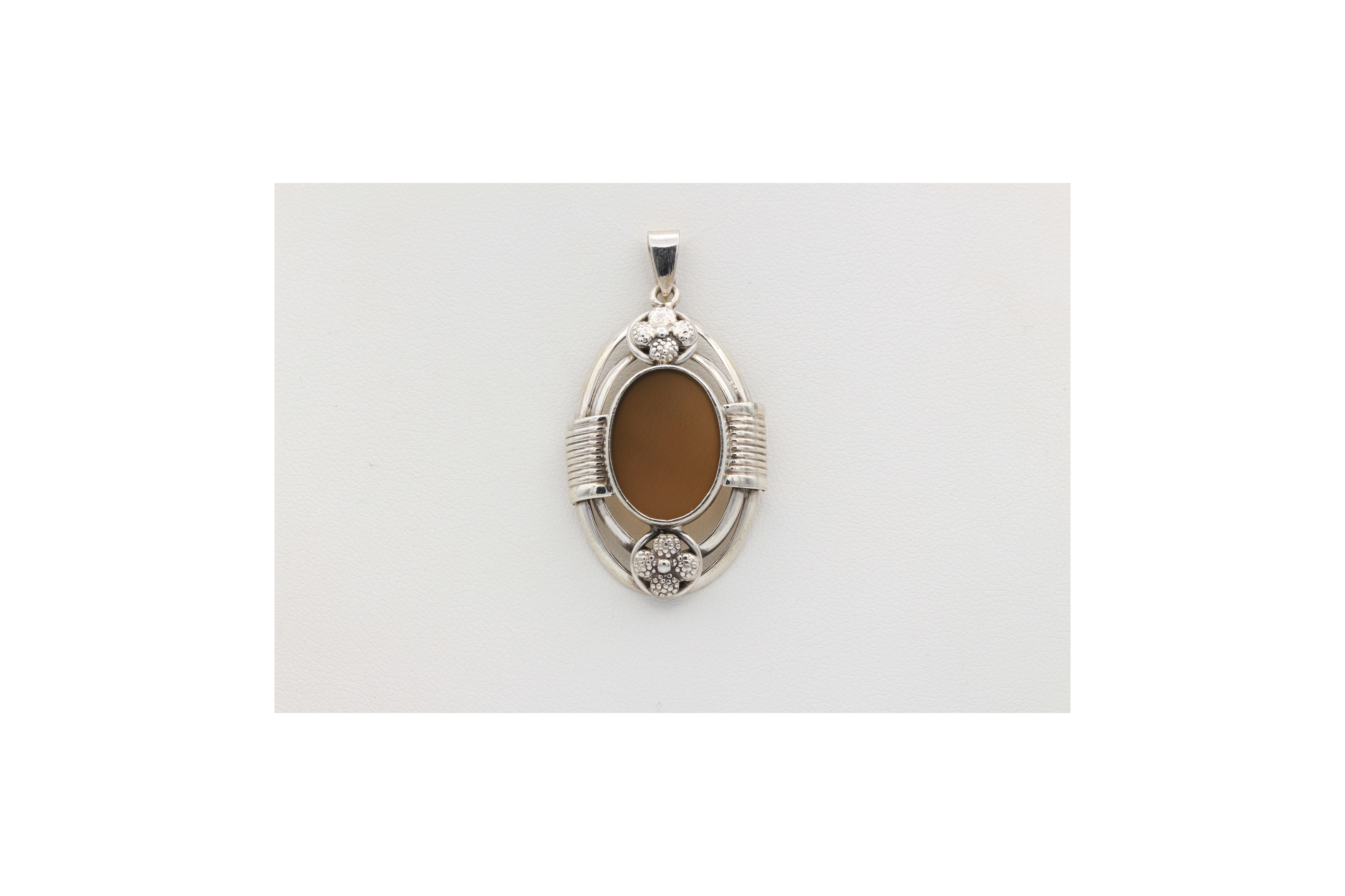 Pendentif années 70 en argent 835, serti d'une agate-The Vintage Workshop