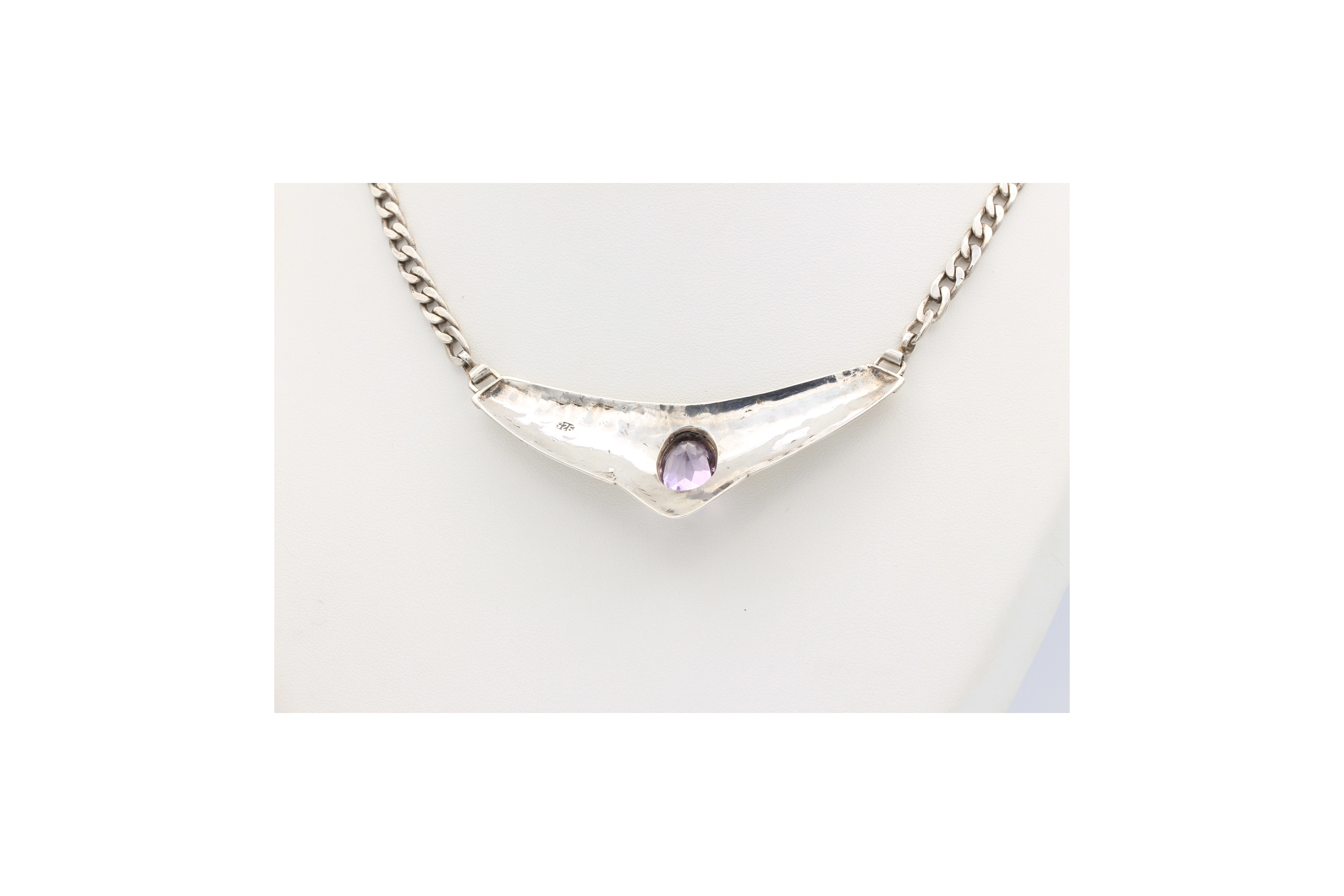 Collier contemporain en argent 925, serti d'une améthyste-The Vintage Workshop