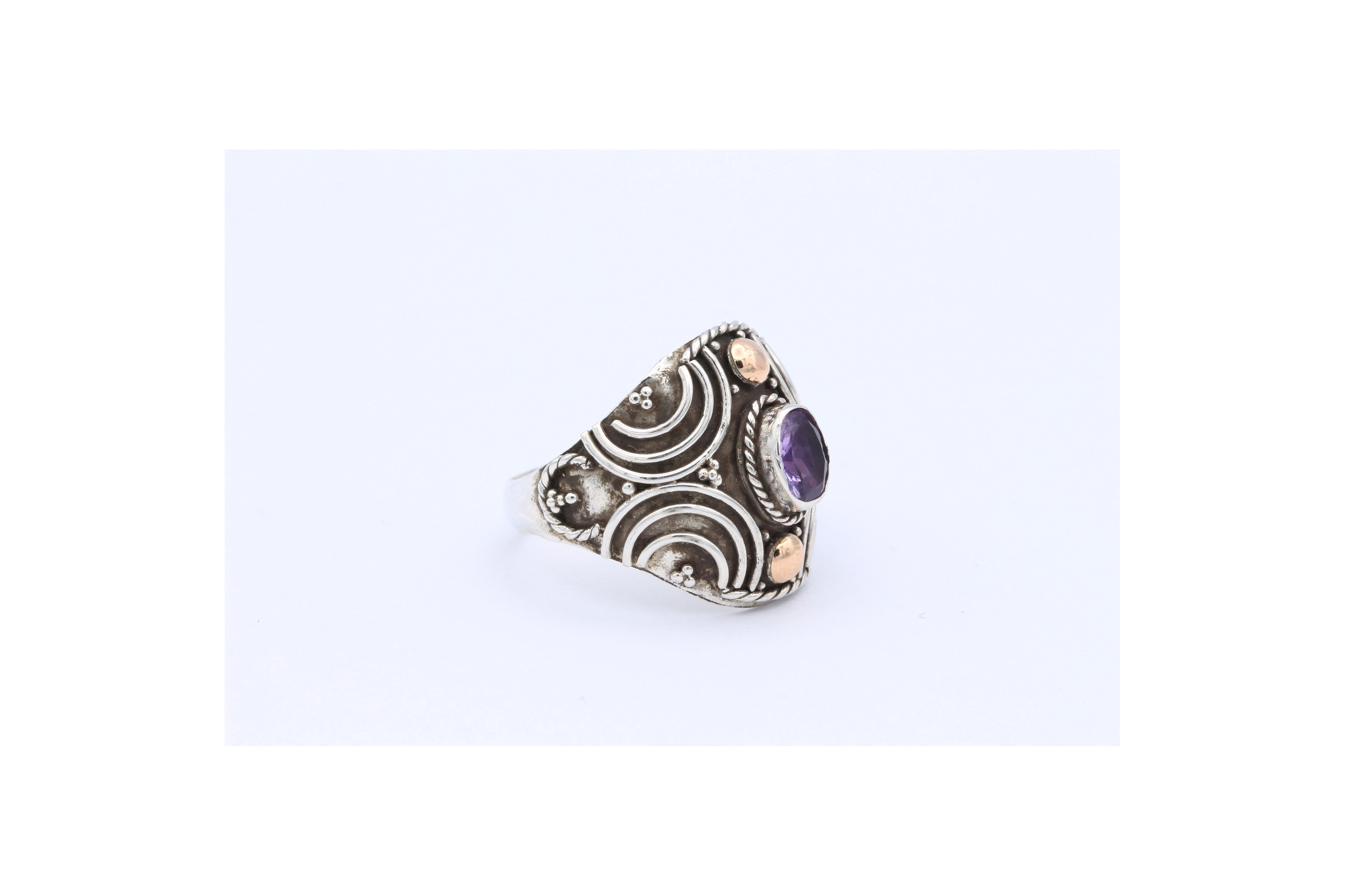 Bague contemporaine en argent 925, sertie d'une améthyste-The Vintage Workshop