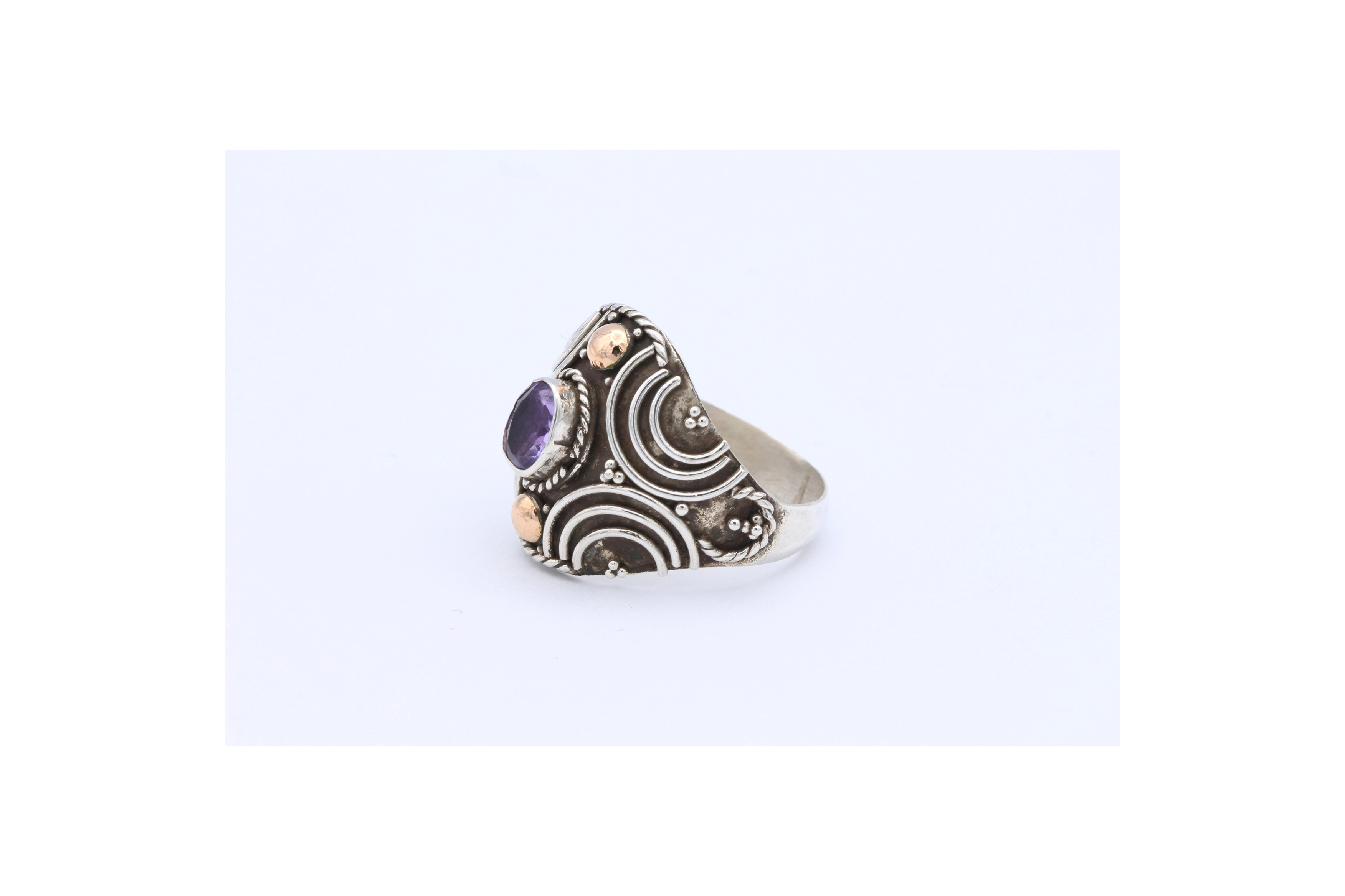 Bague contemporaine en argent 925, sertie d'une améthyste-The Vintage Workshop