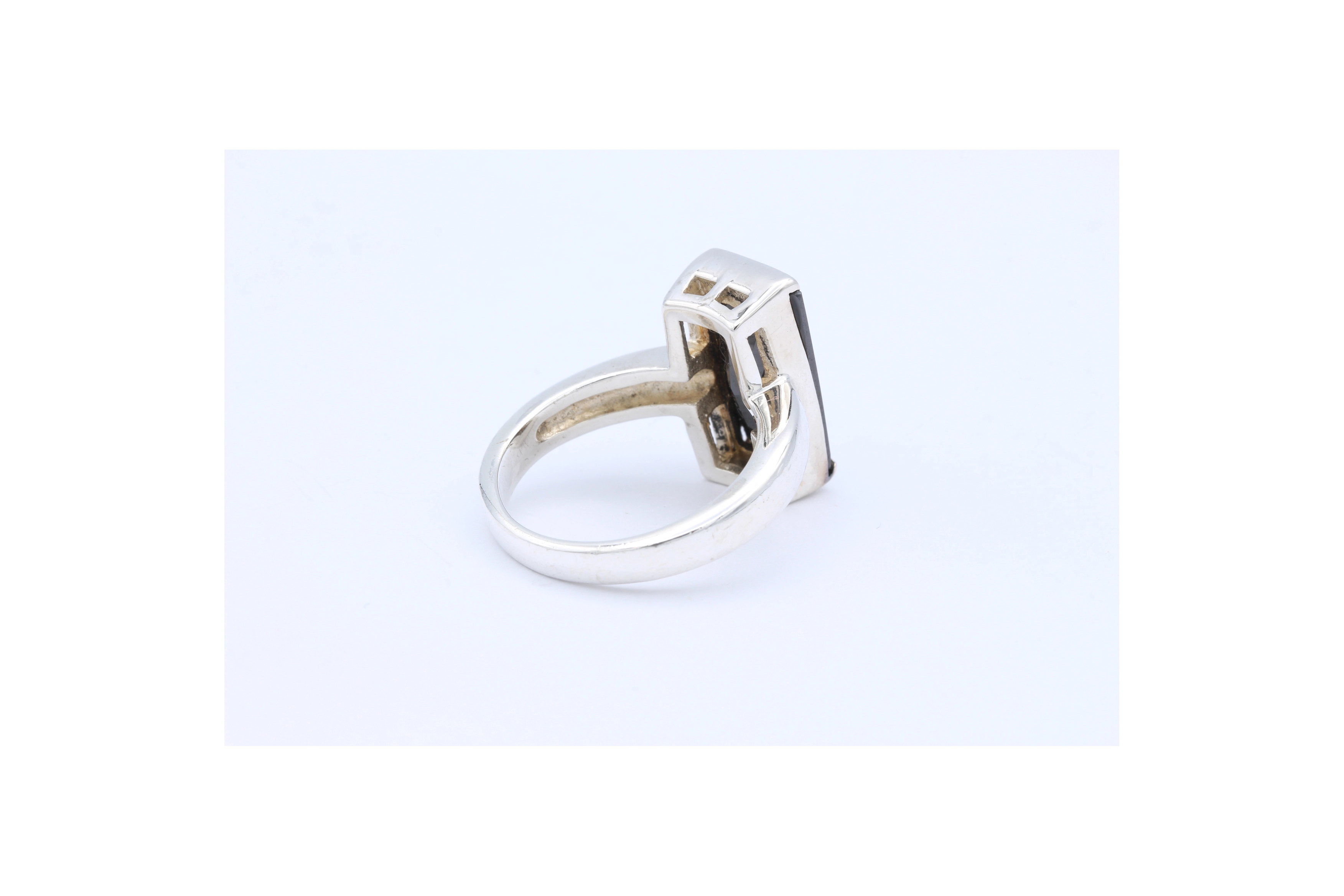 Bague contemporaine en argent 925, sertie d'onyx-The Vintage Workshop