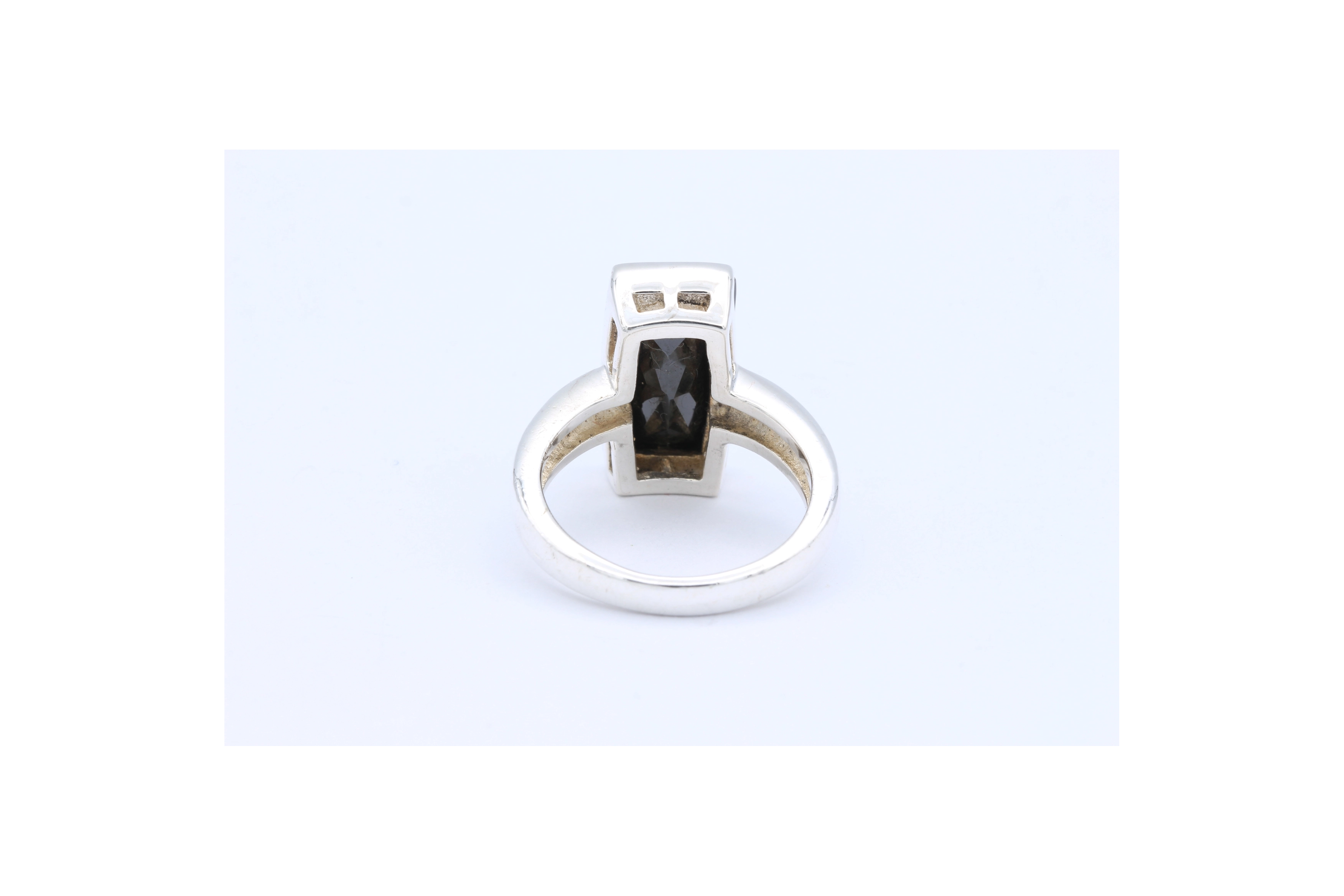 Bague contemporaine en argent 925, sertie d'onyx-The Vintage Workshop