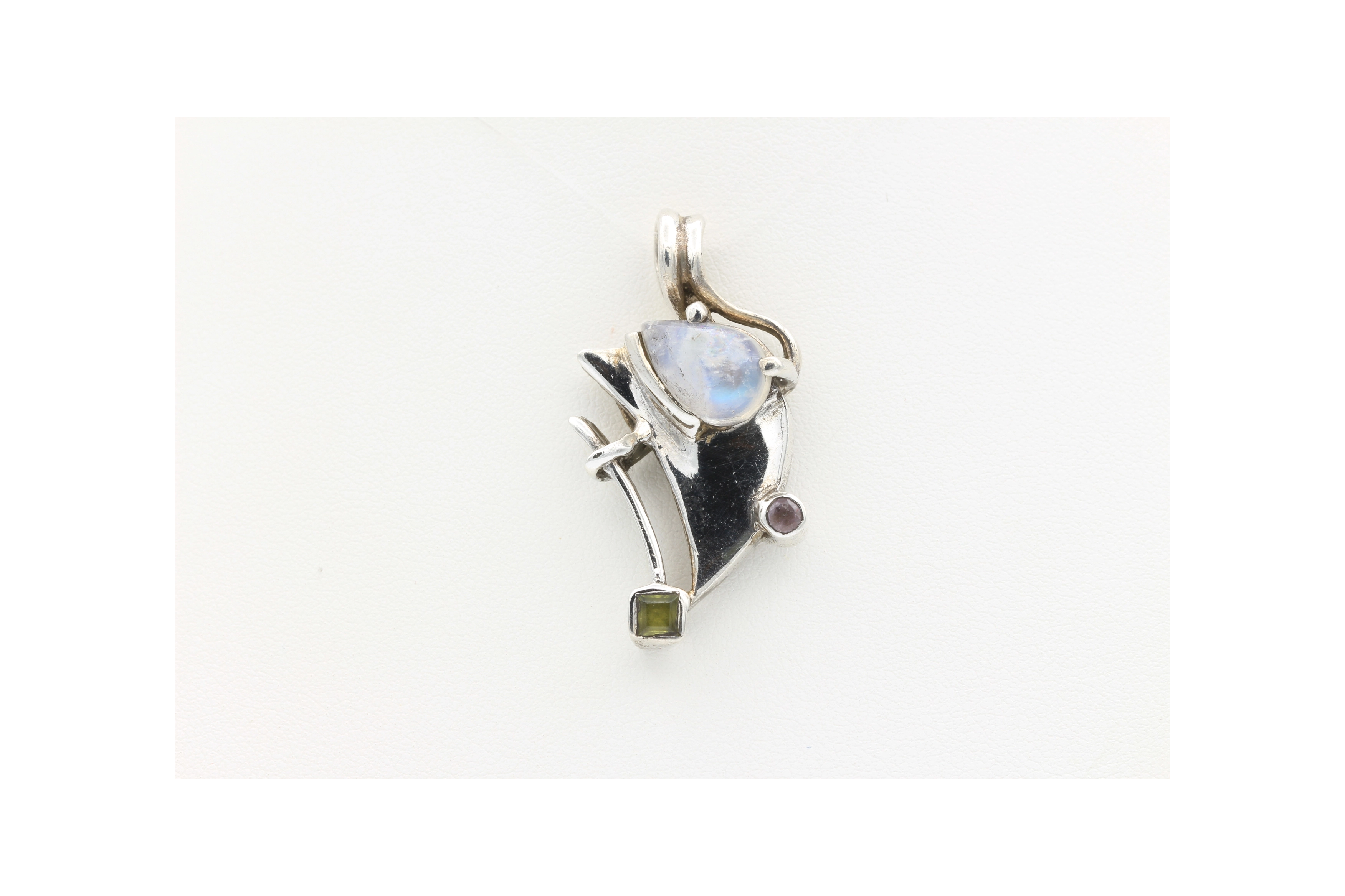 Pendentif contemporain en argent 925 serti de labradorite, d'une citrine et d'une améthyste-The Vintage Workshop