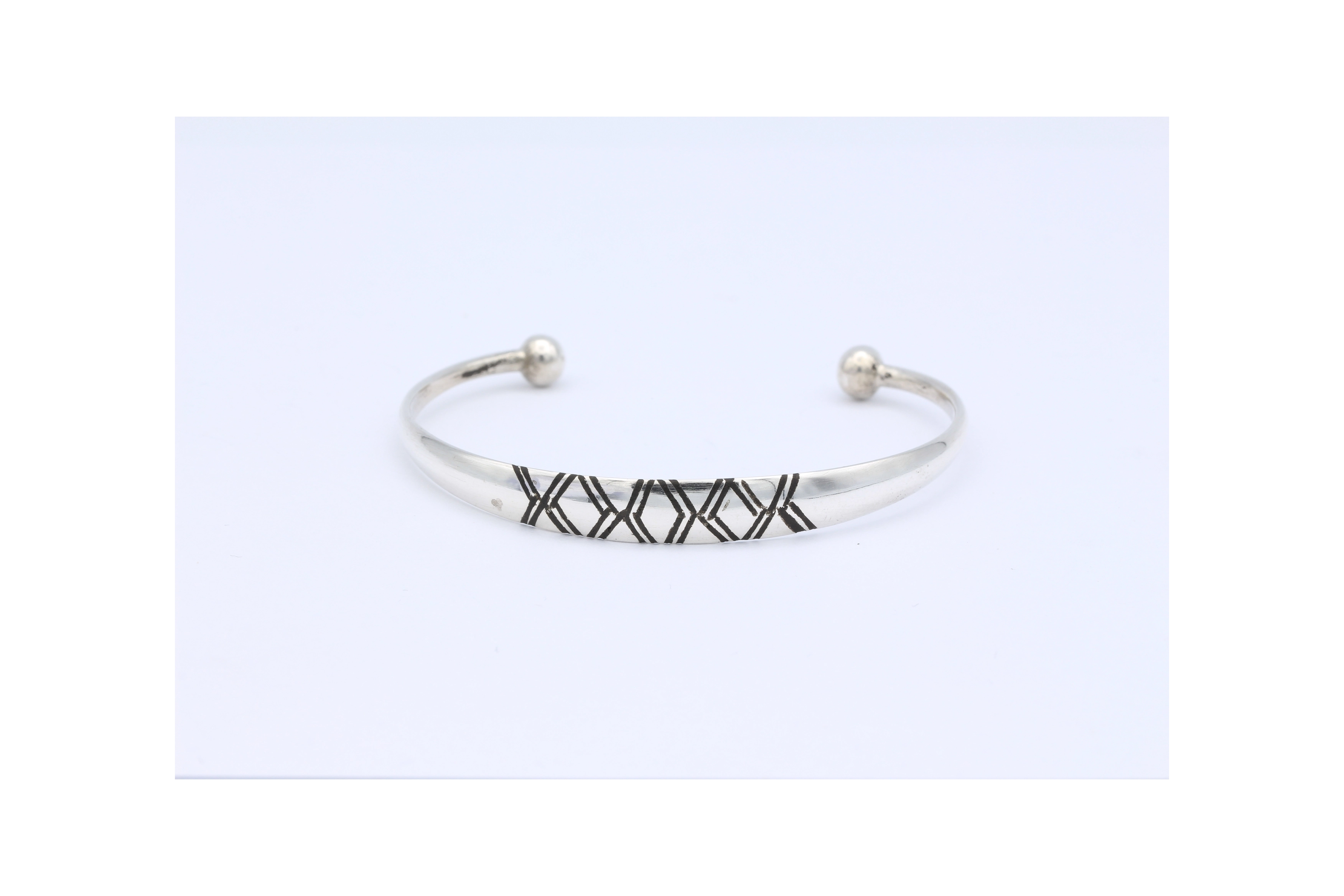 Bracelet Moyen Orient en argent type "esclave" ouvert-The Vintage Workshop