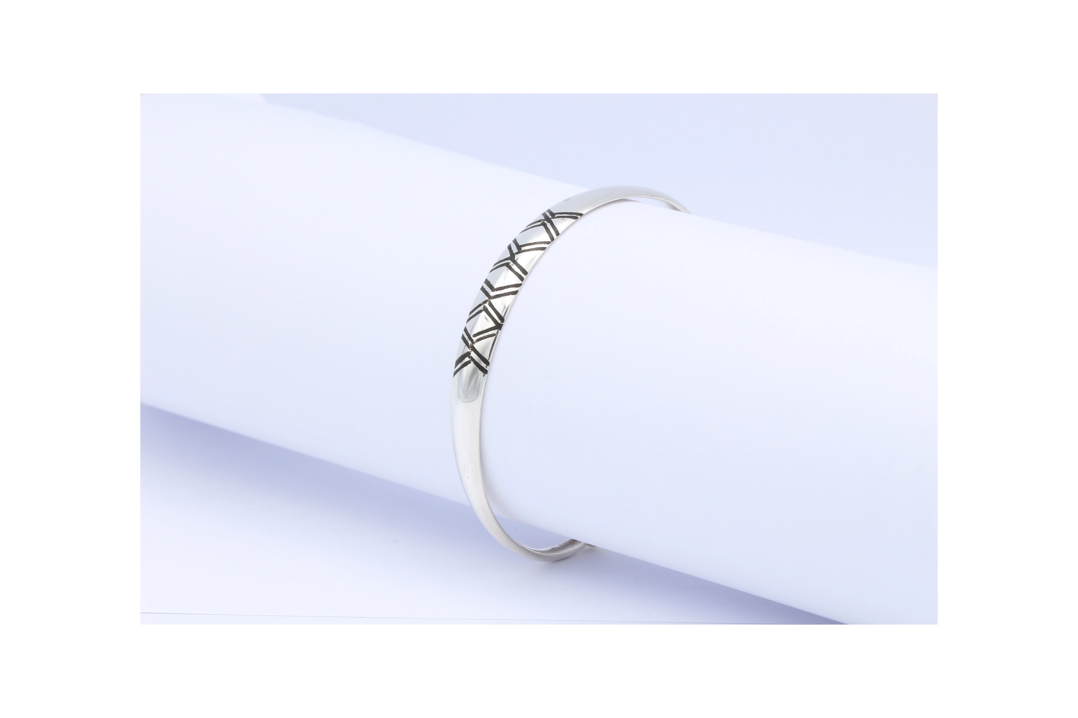 Bracelet Moyen Orient en argent type "esclave" ouvert-The Vintage Workshop