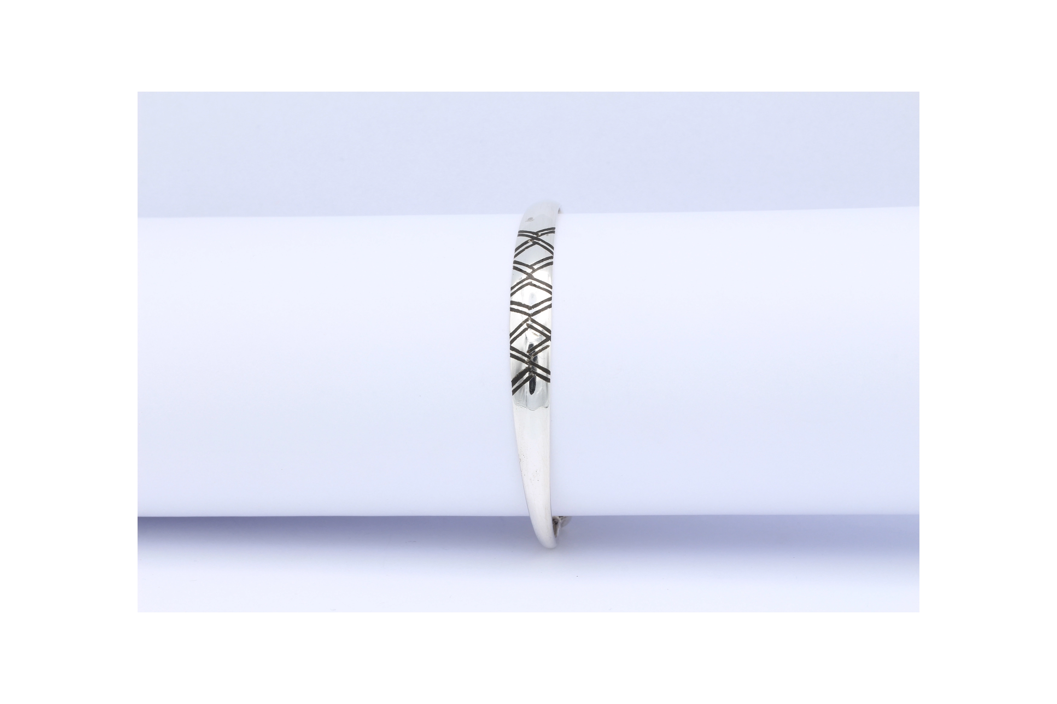 Bracelet Moyen Orient en argent type "esclave" ouvert-The Vintage Workshop