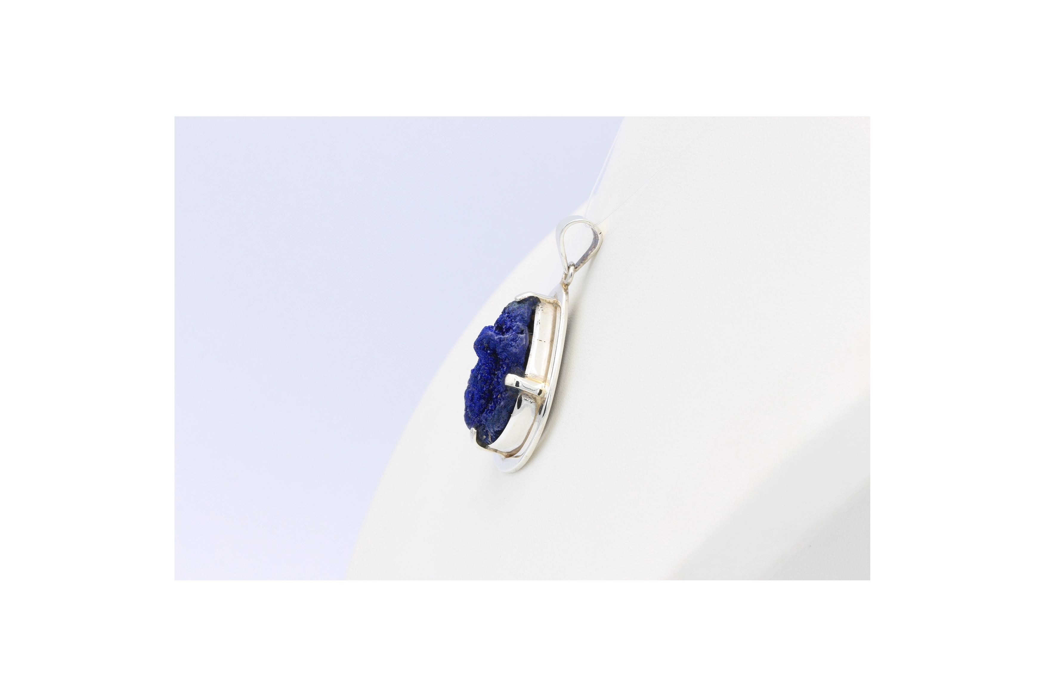 Pendentif contemporain en argent 925 et azurite brute-The Vintage Workshop