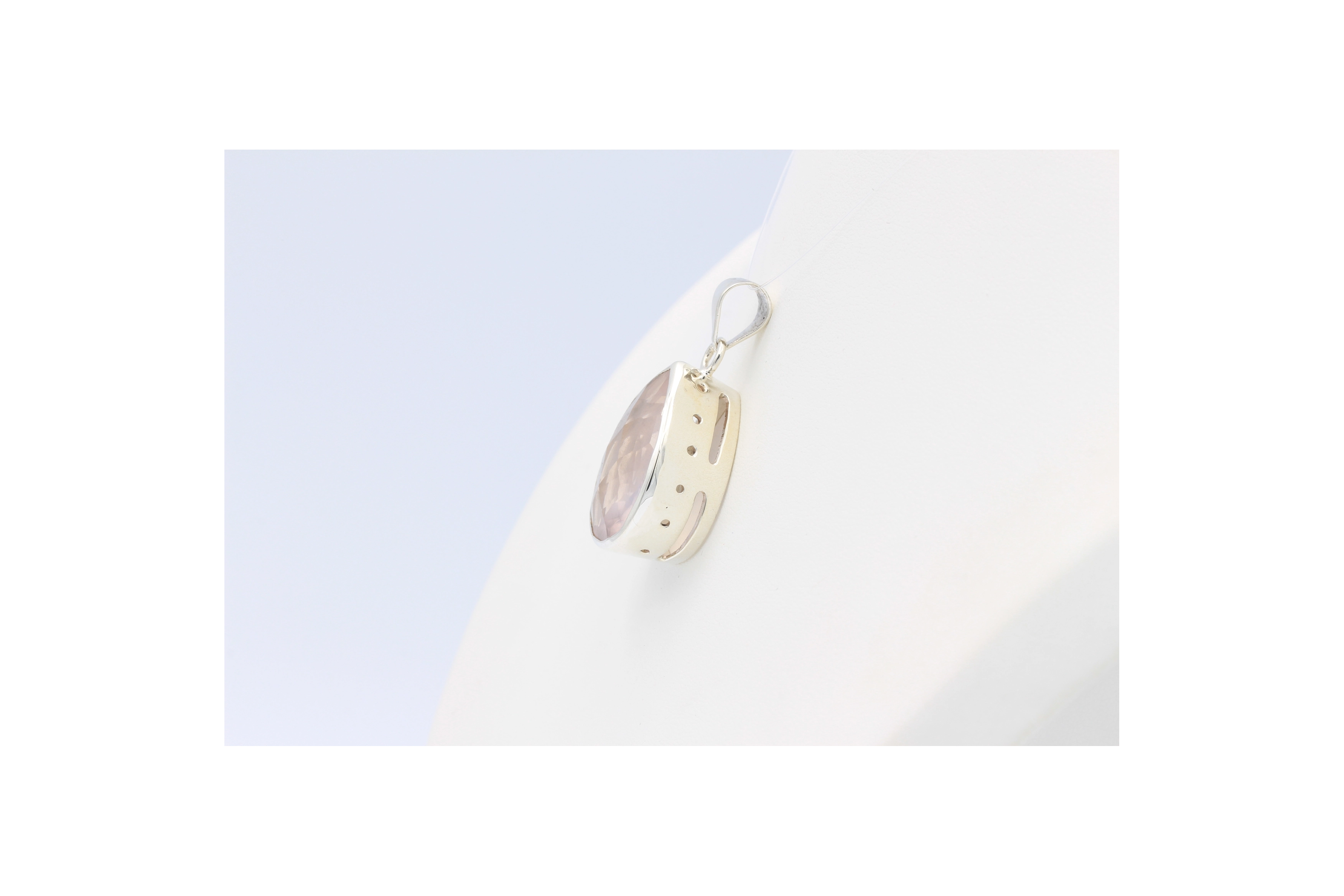 Pendentif contemporain en argent 925 et quartz rose-The Vintage Workshop
