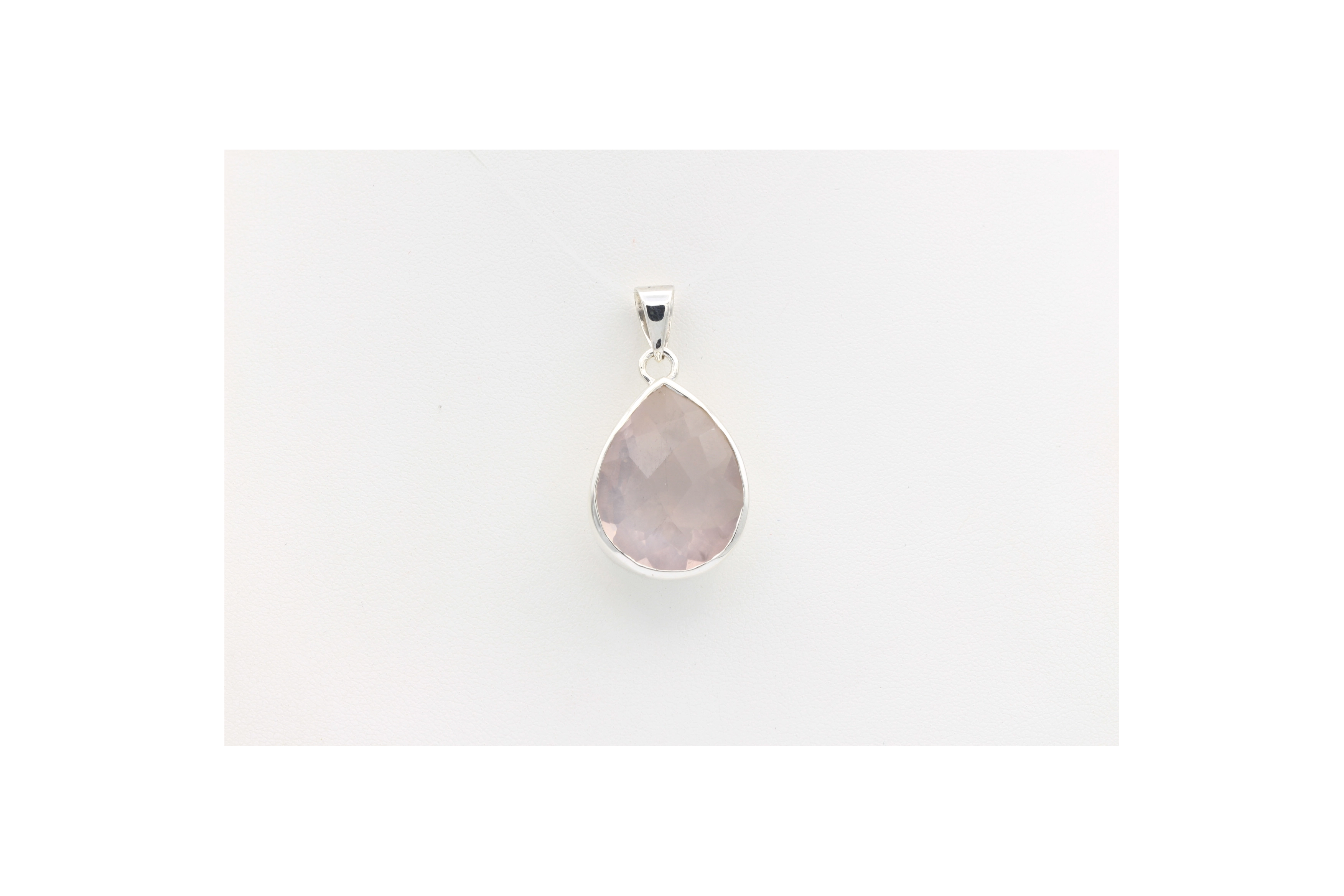 Pendentif contemporain en argent 925 et quartz rose-The Vintage Workshop