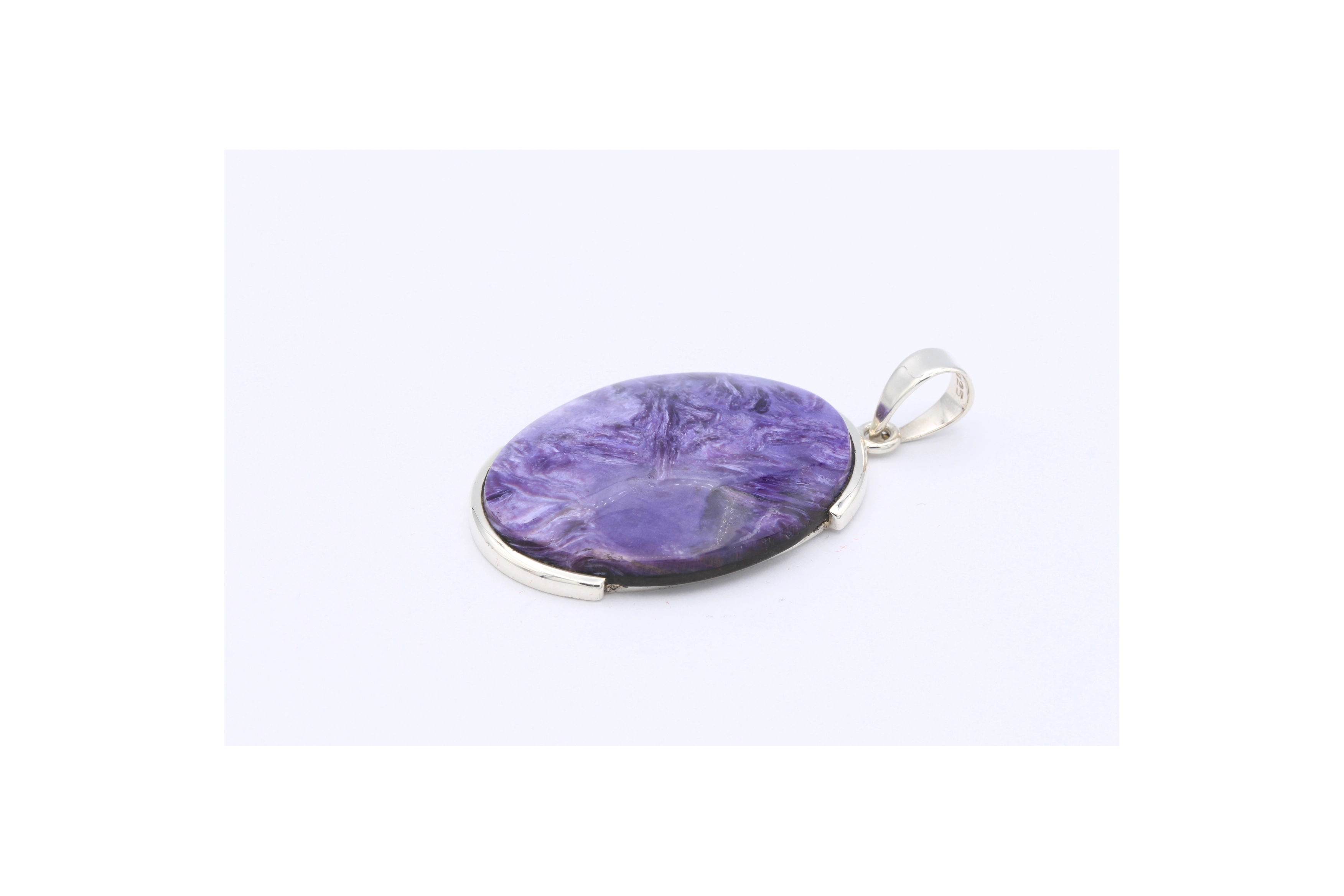 Pendentif contemporain en argent 925 et cabochon de charoïte-The Vintage Workshop