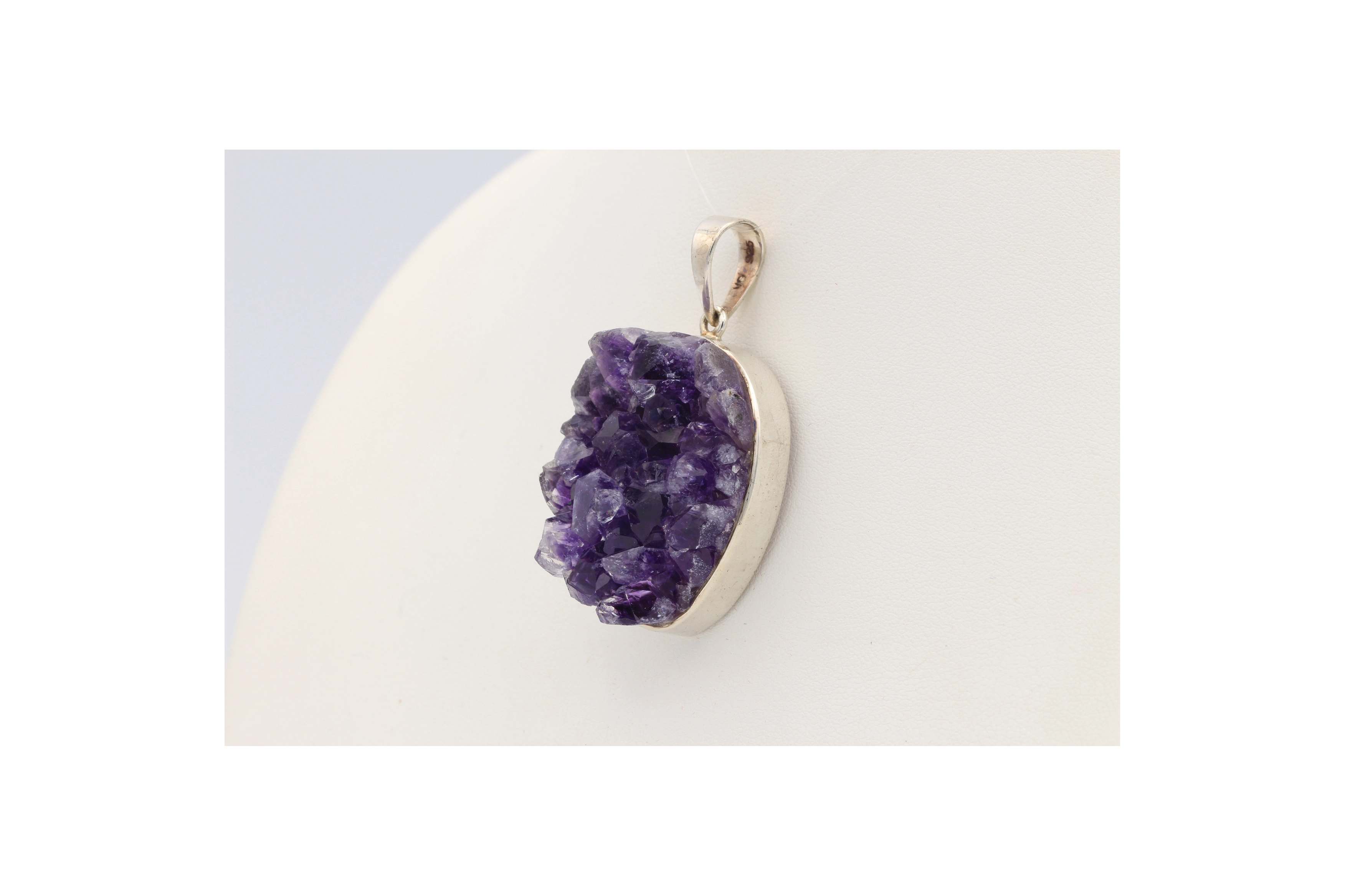 Pendentif contemporain en argent 925 serti d'améthyste-The Vintage Workshop