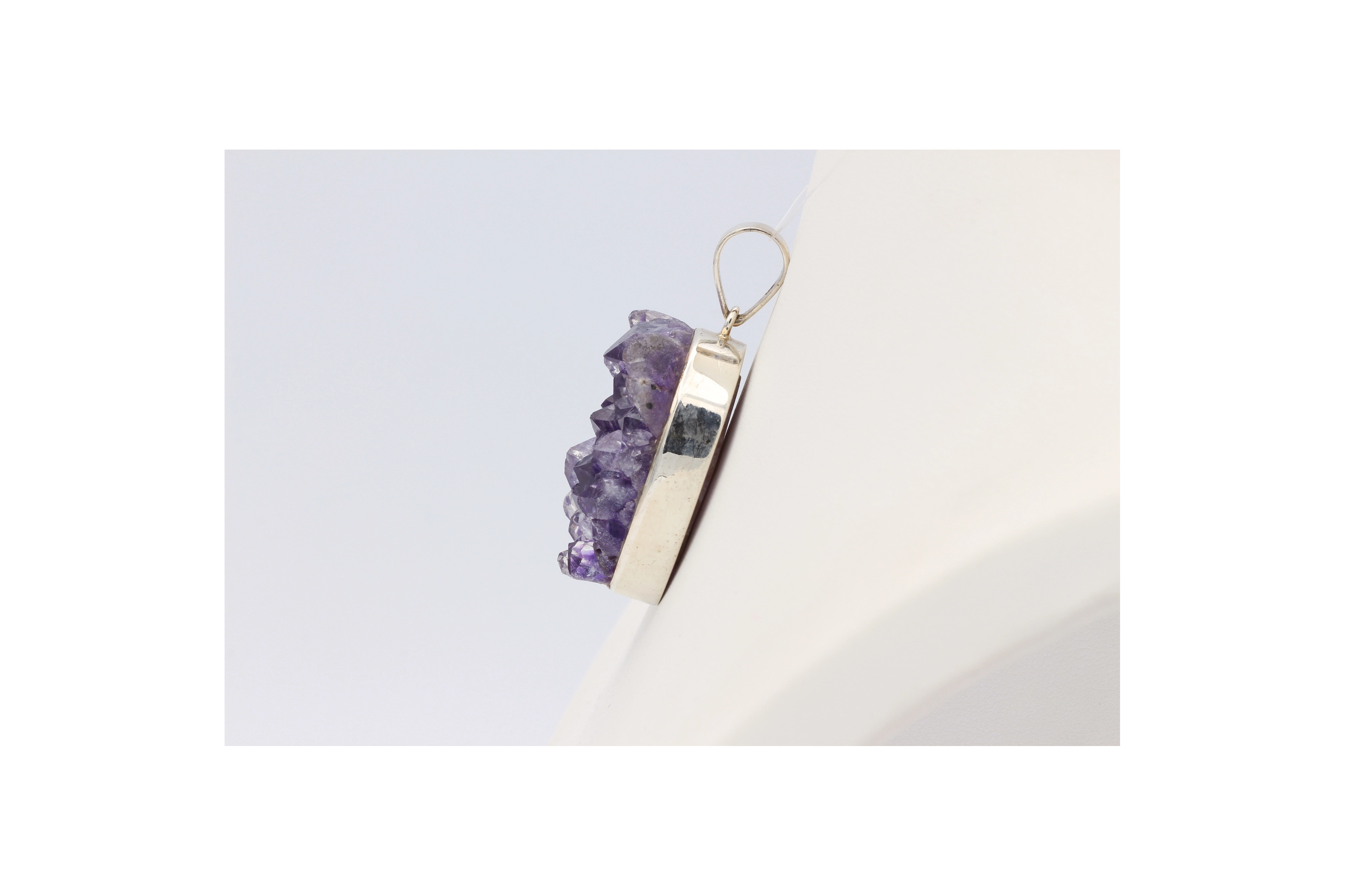 Pendentif contemporain en argent 925 serti d'améthyste-The Vintage Workshop