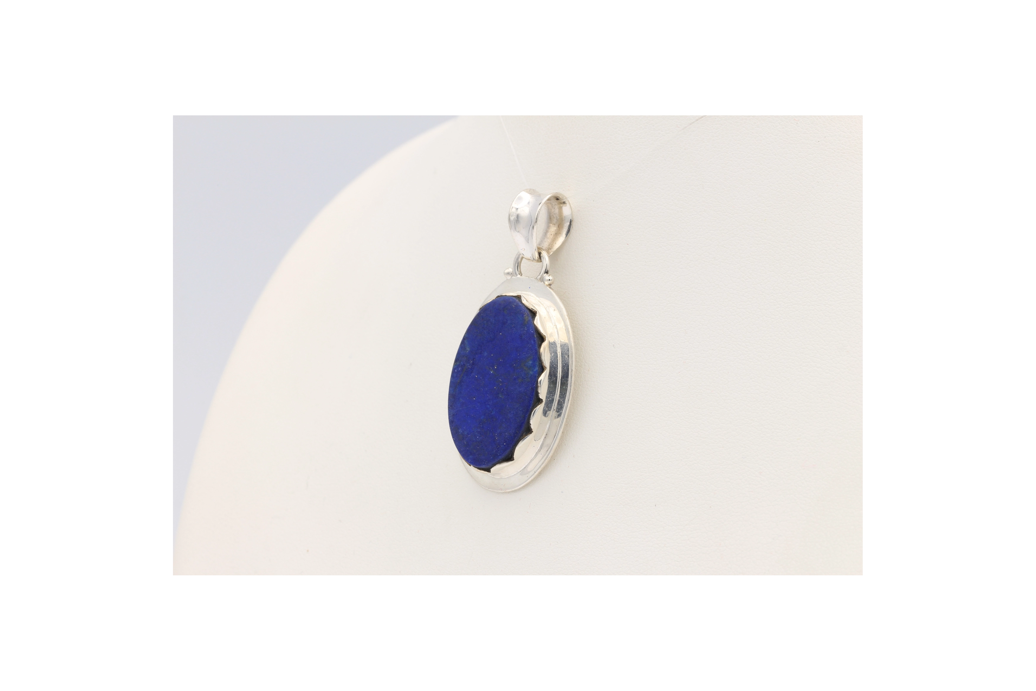 Pendentif contemporain en argent 925 serti de lapis lazuli-The Vintage Workshop