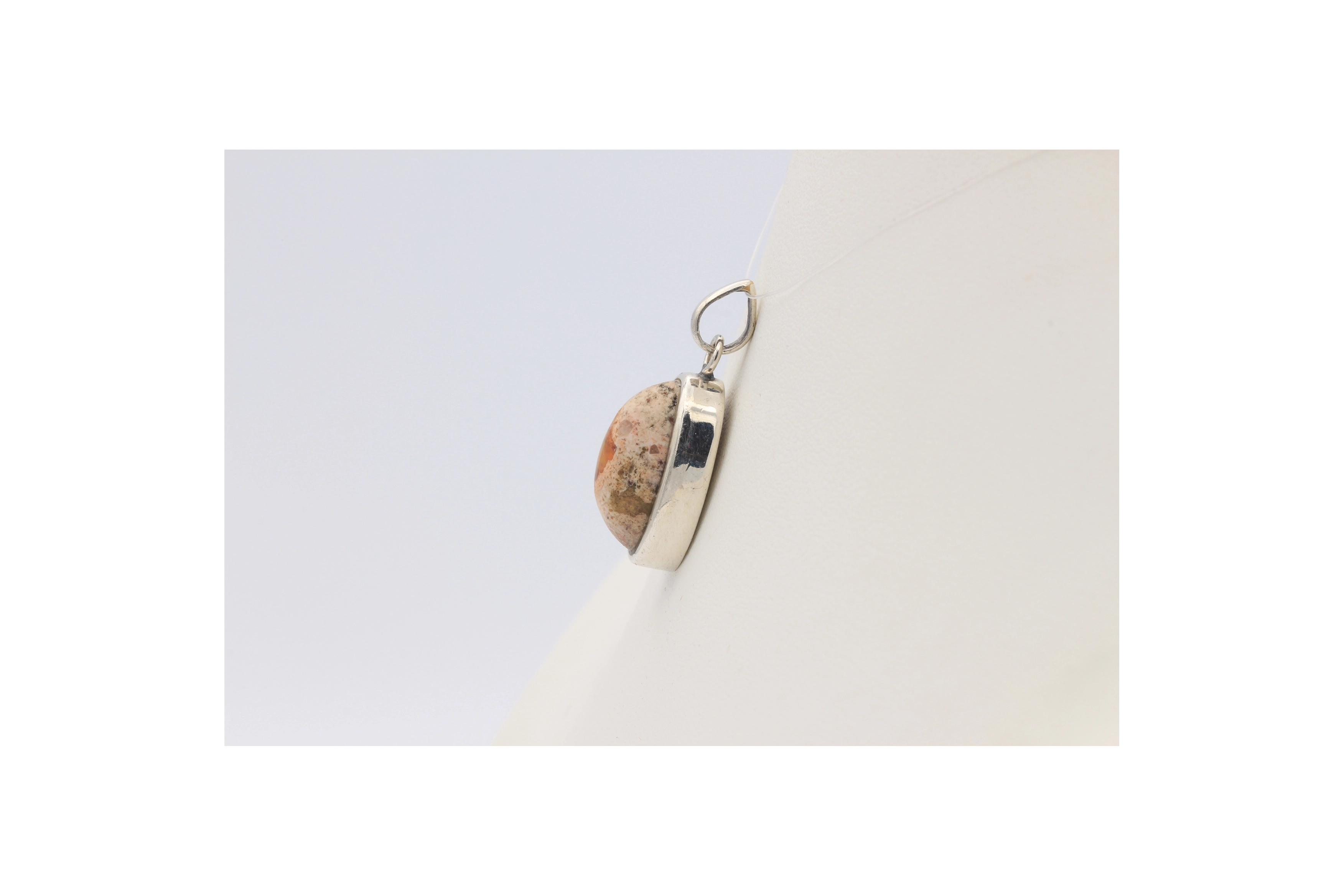 Pendentif contemporain en argent 925 serti d'opale-The Vintage Workshop