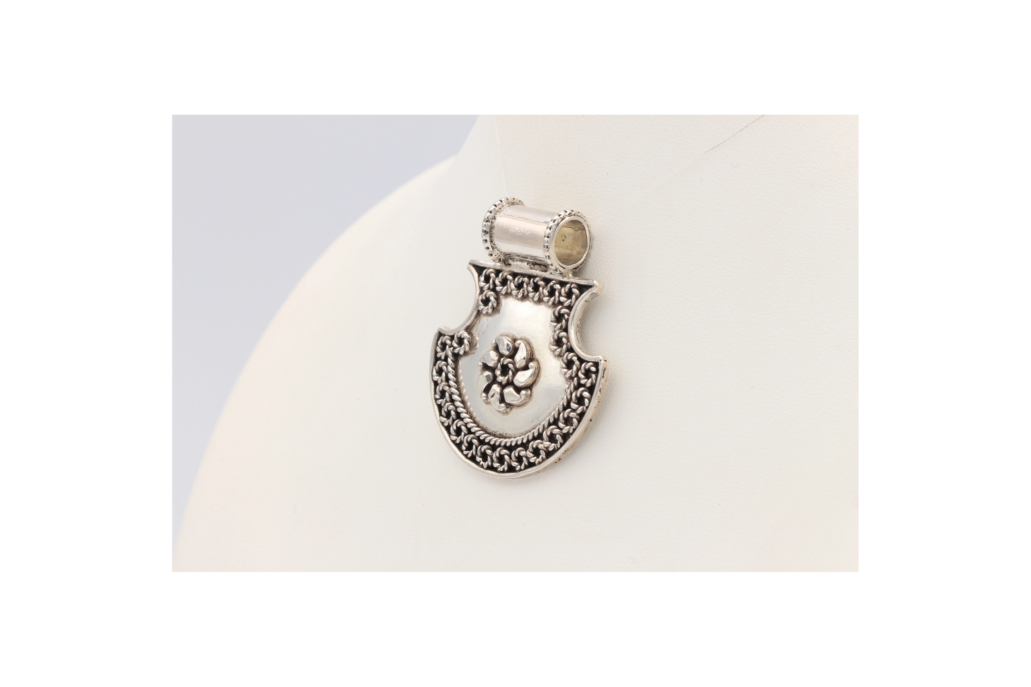 Pendentif ethnique contemporain en argent 925-The Vintage Workshop