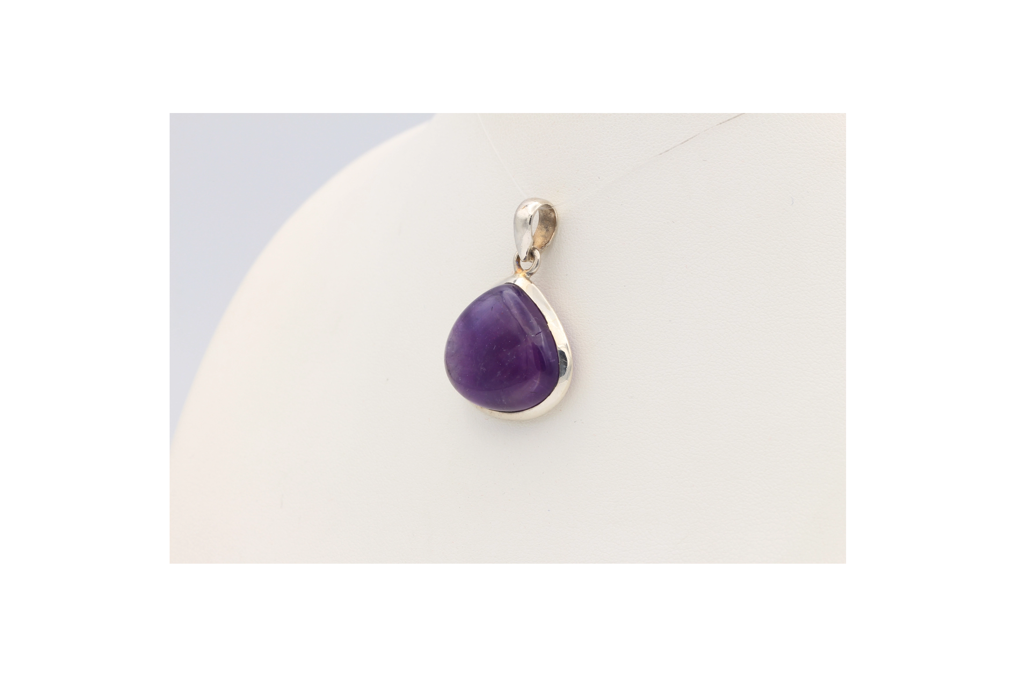 Pendentif contemporain en argent 925 serti d'améthyste-The Vintage Workshop